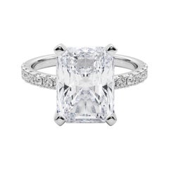 GIA 5,03ct Solitario radiante con mezza eternità in oro bianco 18 carati