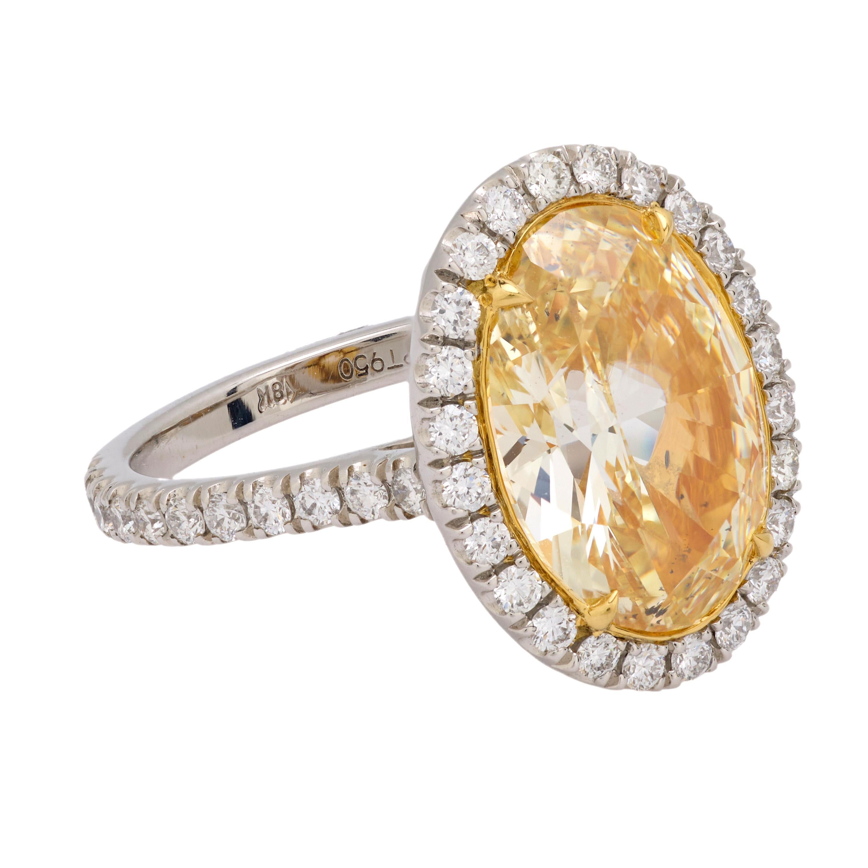Bague de fiançailles en platine avec diamant jaune clair fantaisie de 5,07 carats certifié GIA Bon état - En vente à Beverly Hills, CA