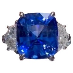 Vintage GII 5.28 Certified Sapphire Has Vibrant Blue Color
