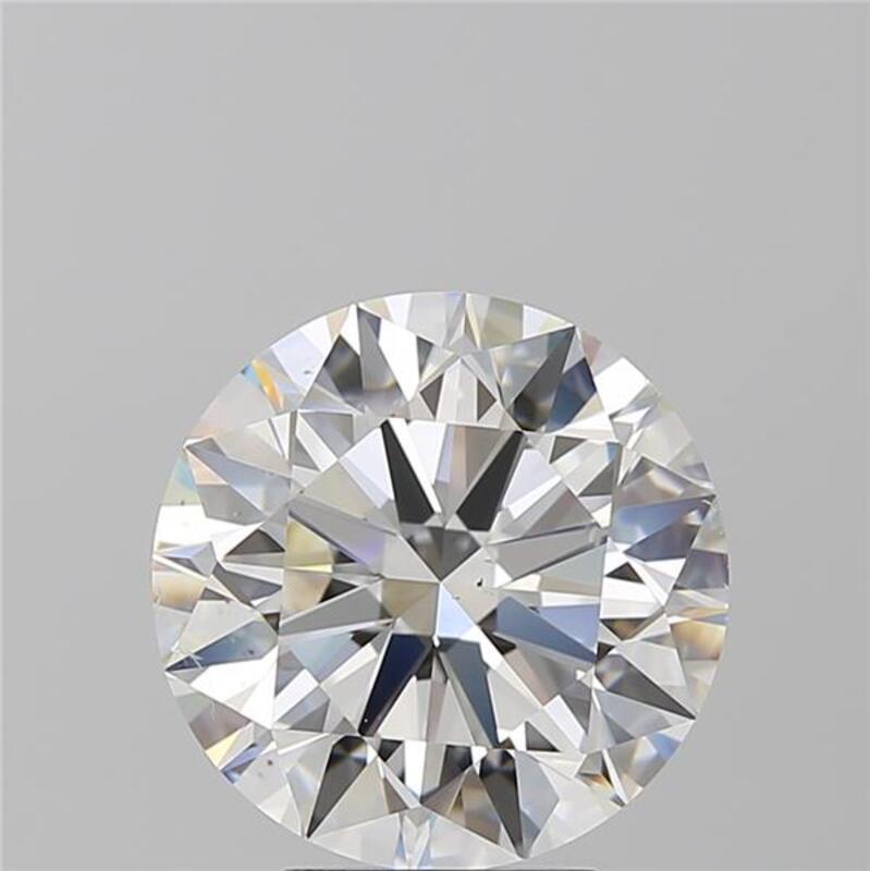 Un magnifico anello di diamanti con una splendida pietra centrale rotonda, del peso di ben 5,08 e con un'impeccabile G e SI1. Questo squisito pezzo è sapientemente realizzato in oro bianco, per offrire una luce calda e radiosa che esalta la