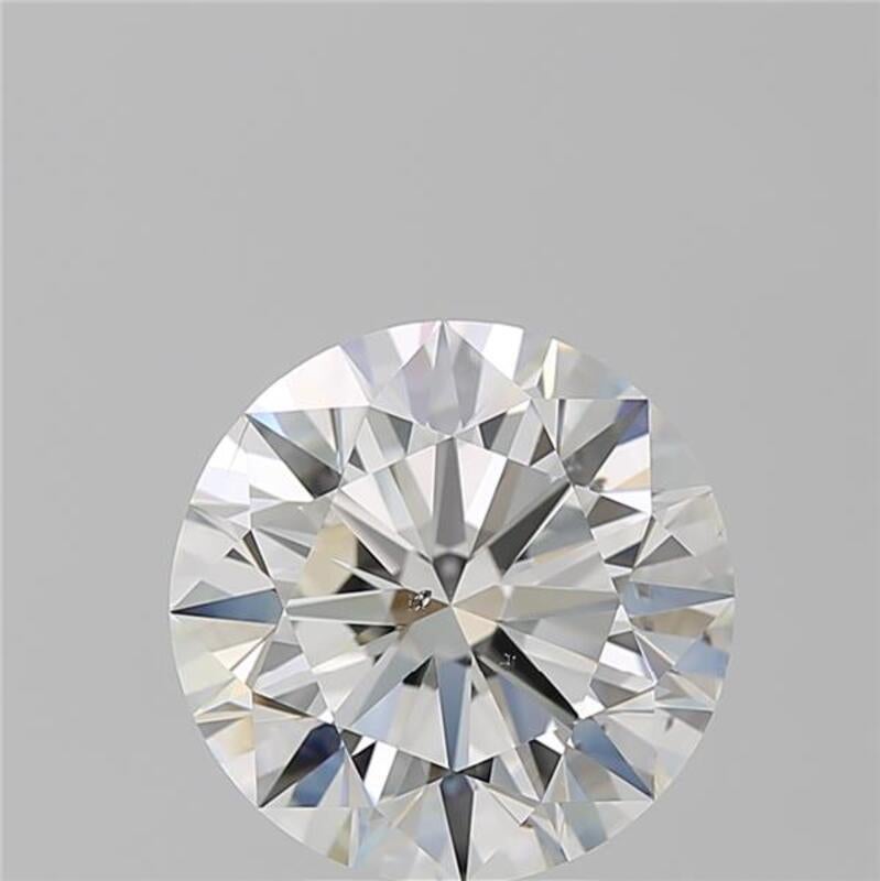 Dal design elegante, questo splendido anello con diamante affascina per le sue caratteristiche notevoli. Al centro di questo gioiello si trova un diamante rotondo H. H. SI2 5,08, saldamente incastonato in una montatura a griffe in rilievo che ne