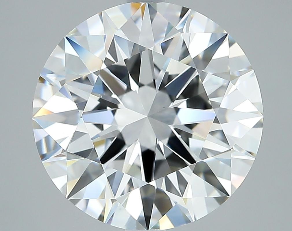 Cette bague sophistiquée est ornée d'un diamant rond d'un poids de 5,12 et d'une pureté de H et VS1. Fabriquée à la main avec précision, la bague présente un anneau en or blanc magnifiquement poli, qui rehausse son attrait luxueux. La monture