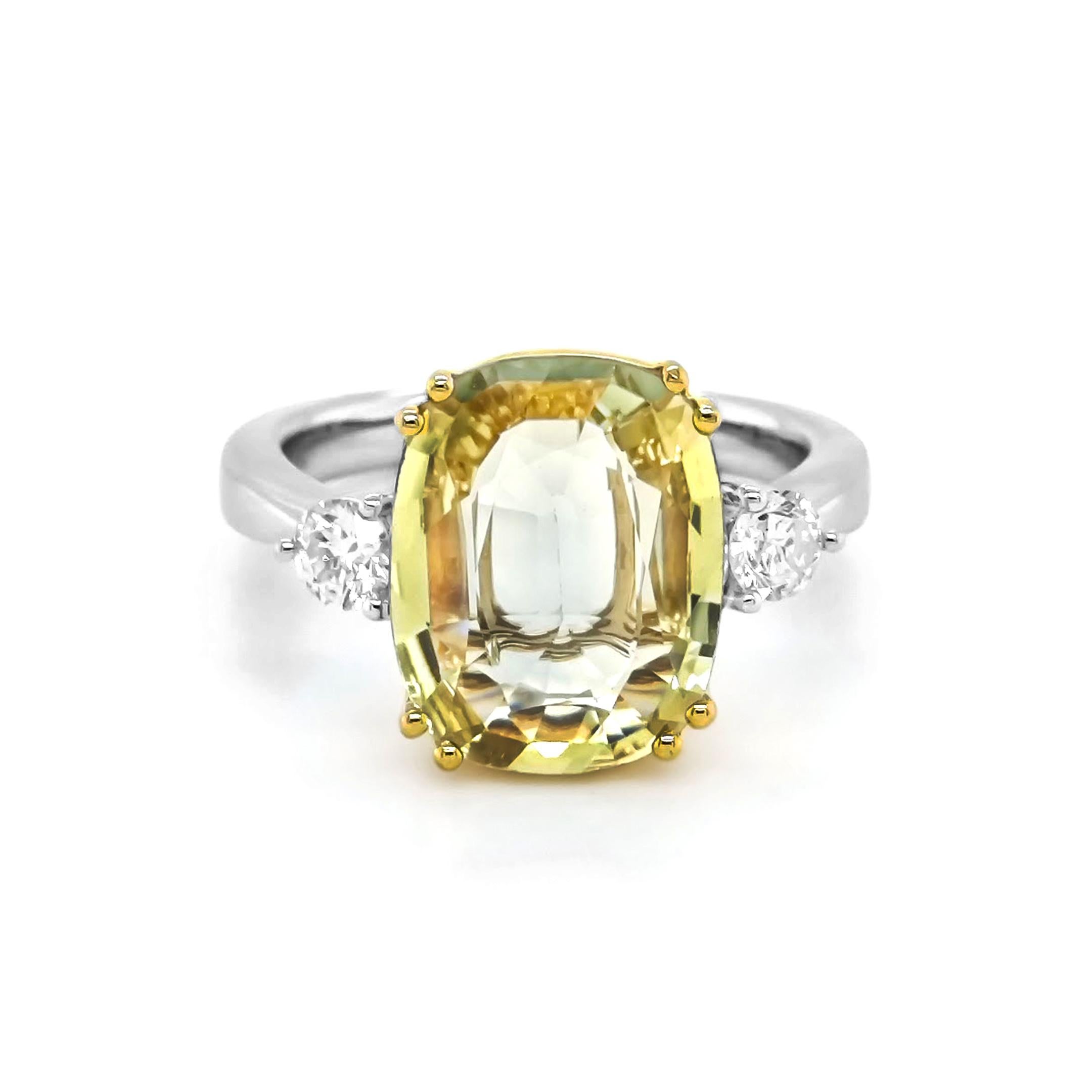 GIA 5.15 Carats Sapphire and White Diamond White and Yellow Gold Ring In New Condition For Sale In New York, NY