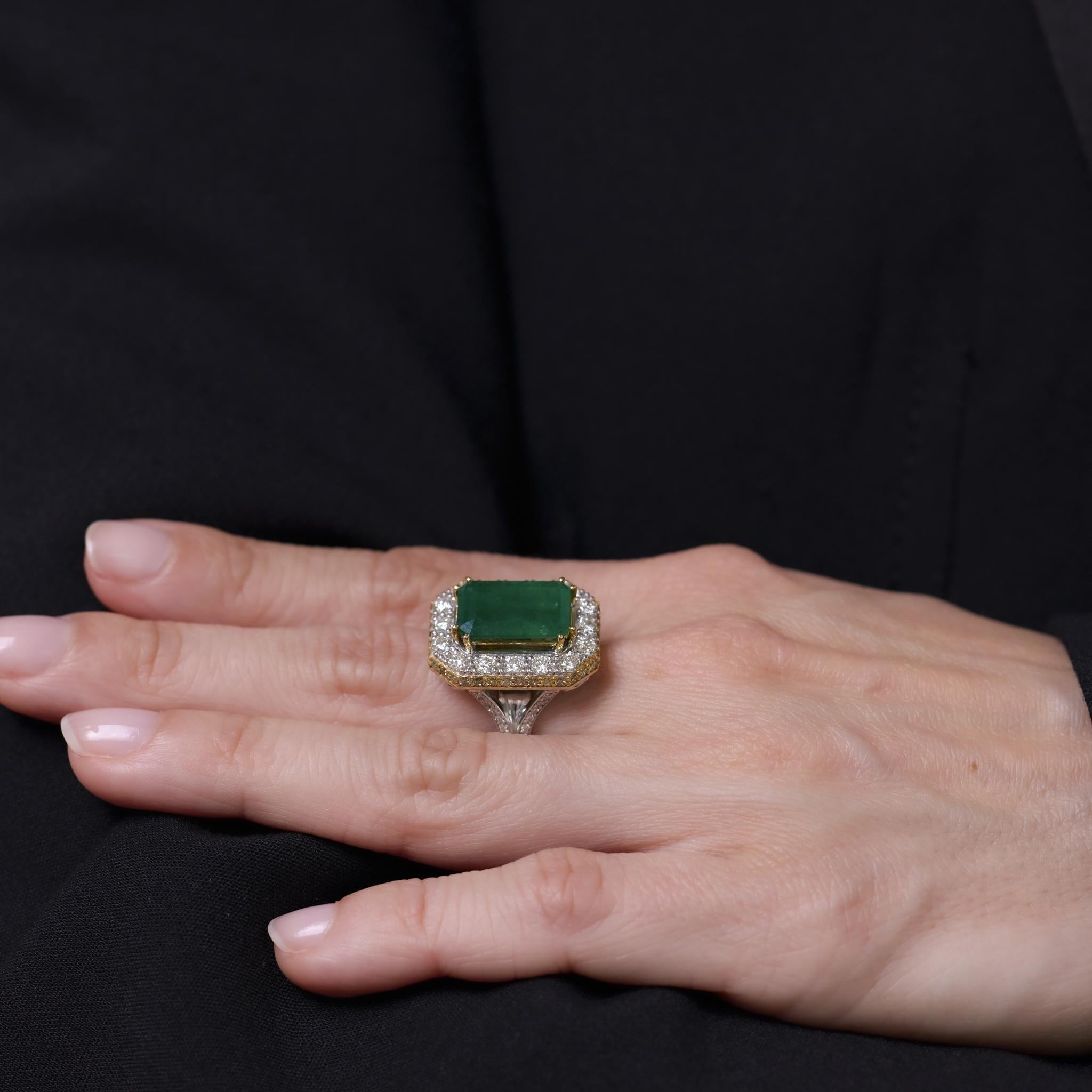 GIA 5,21 Karat nicht Öl Smaragd Diamant 14k Weiß- und Gelbgold Cocktail-Ring (Smaragdschliff) im Angebot
