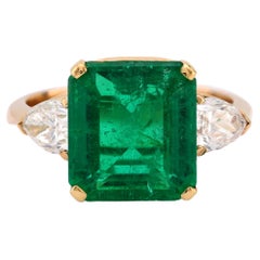 GIA Bague à trois pierres en or jaune 18k avec émeraude et diamant de 5,22 carats
