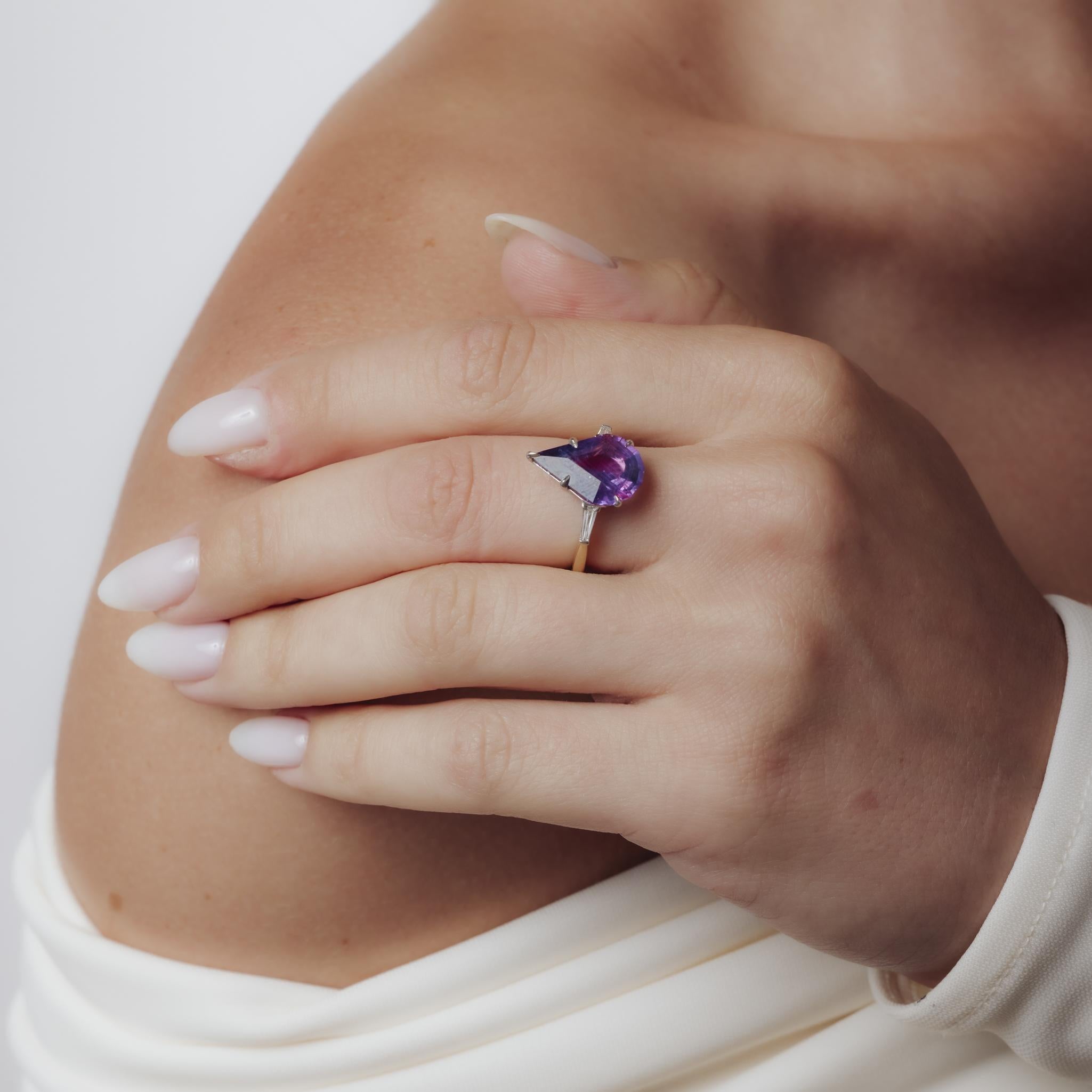 Taille poire Bague en or jaune 18k GIA 5.27 carats saphir diamant sans chaleur en vente
