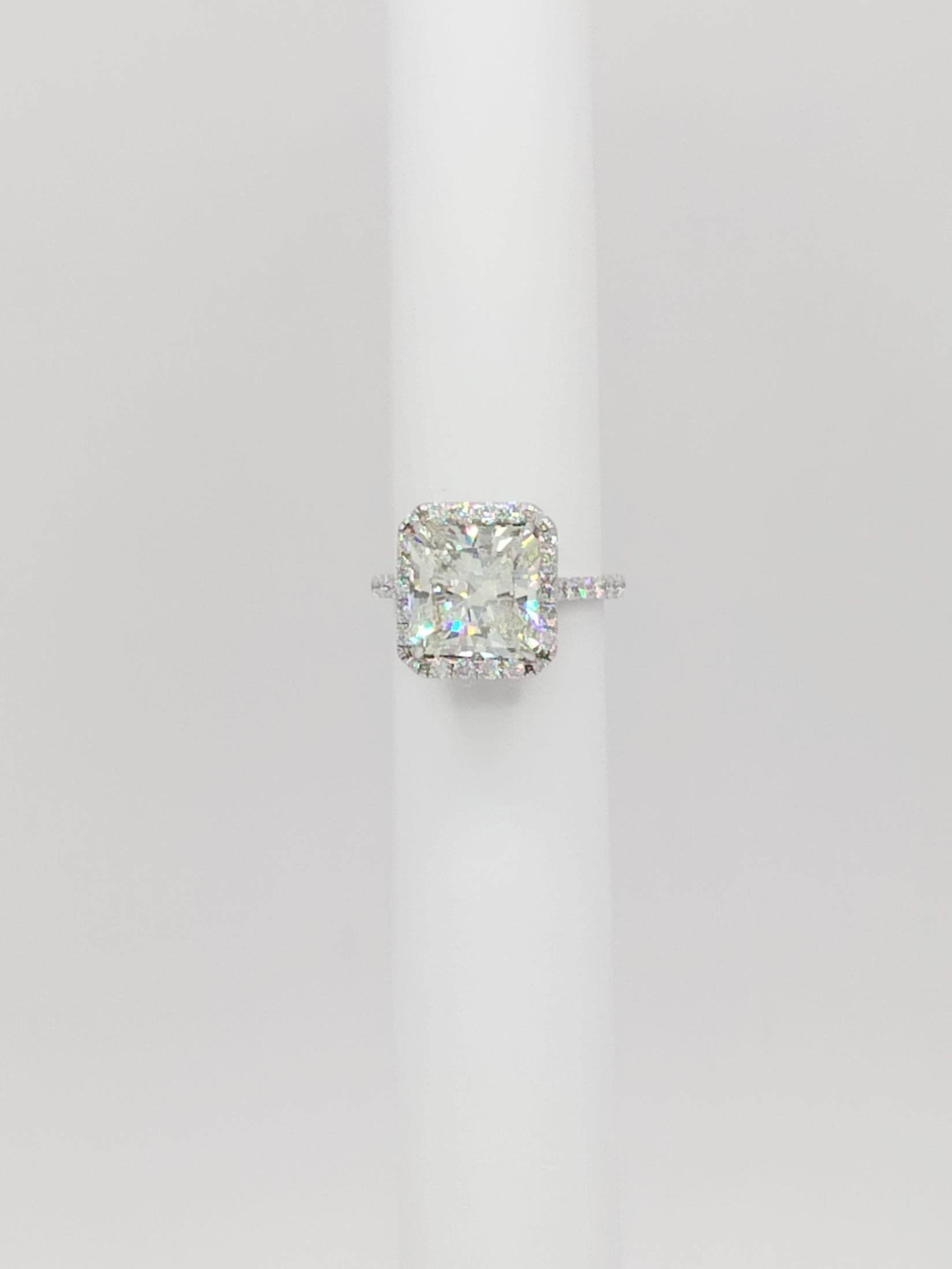 GIA 5.27 ct. White Diamond Radiant Ring on 18K White Gold In New Condition For Sale In Los Angeles, CA
