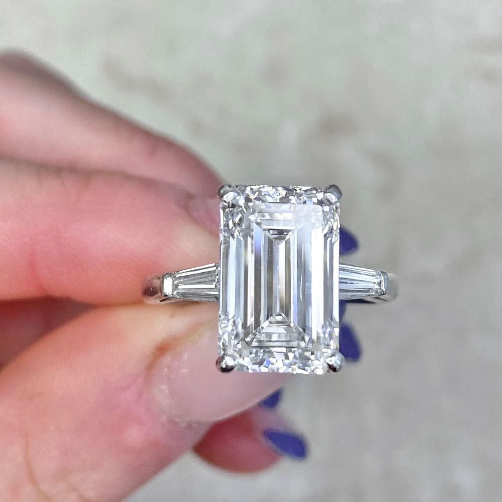 Bague de fiançailles GIA 5,31ct diamant taille émeraude, couleur F, platine en vente 7