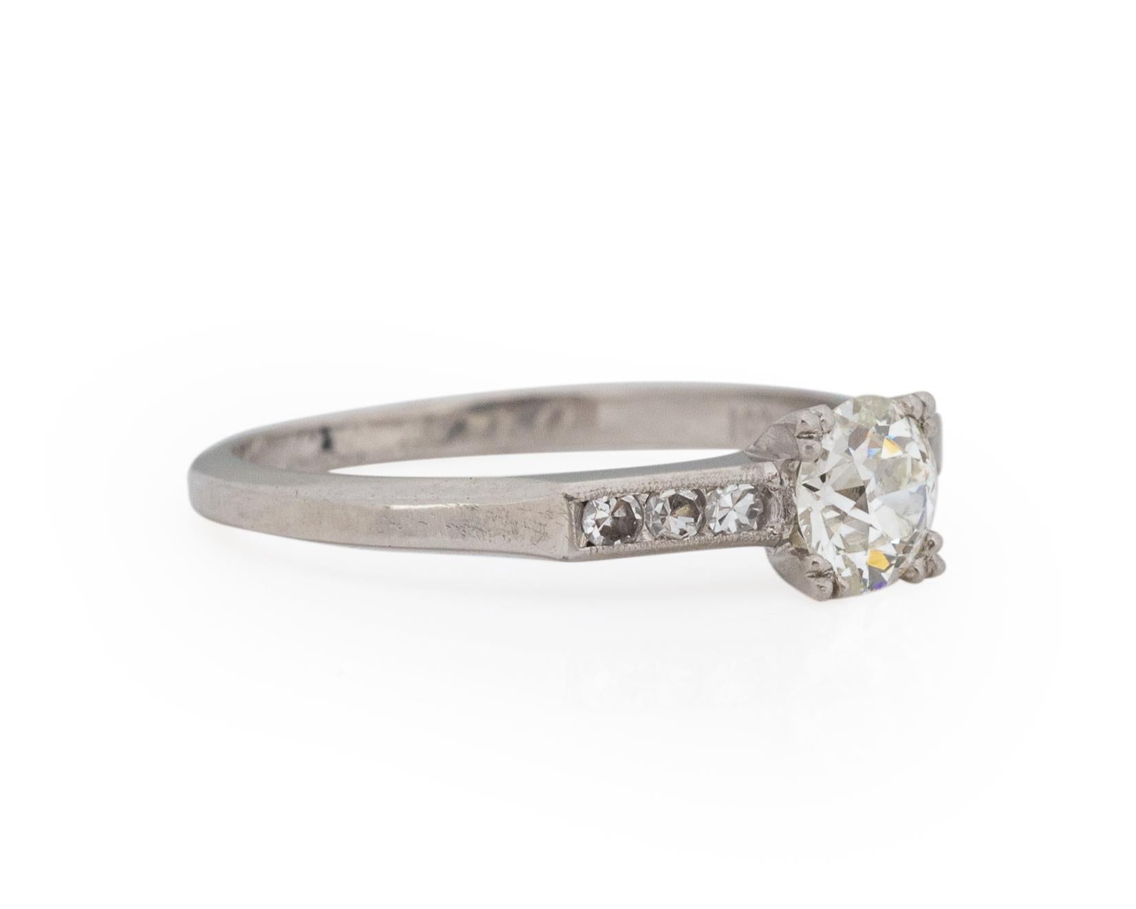 Taille de lla bague : 6
Type de métal : Platine [poinçonné et testé]
Poids : 3,6 grammes

Détails du diamant central :
RAPPORT GIA N° : 5211864490
Poids : .54carat
Coupe : Vieux brillant européen
Couleur : K
Clarté : VS2
Mesures : 5.39mm x 5.20mm x