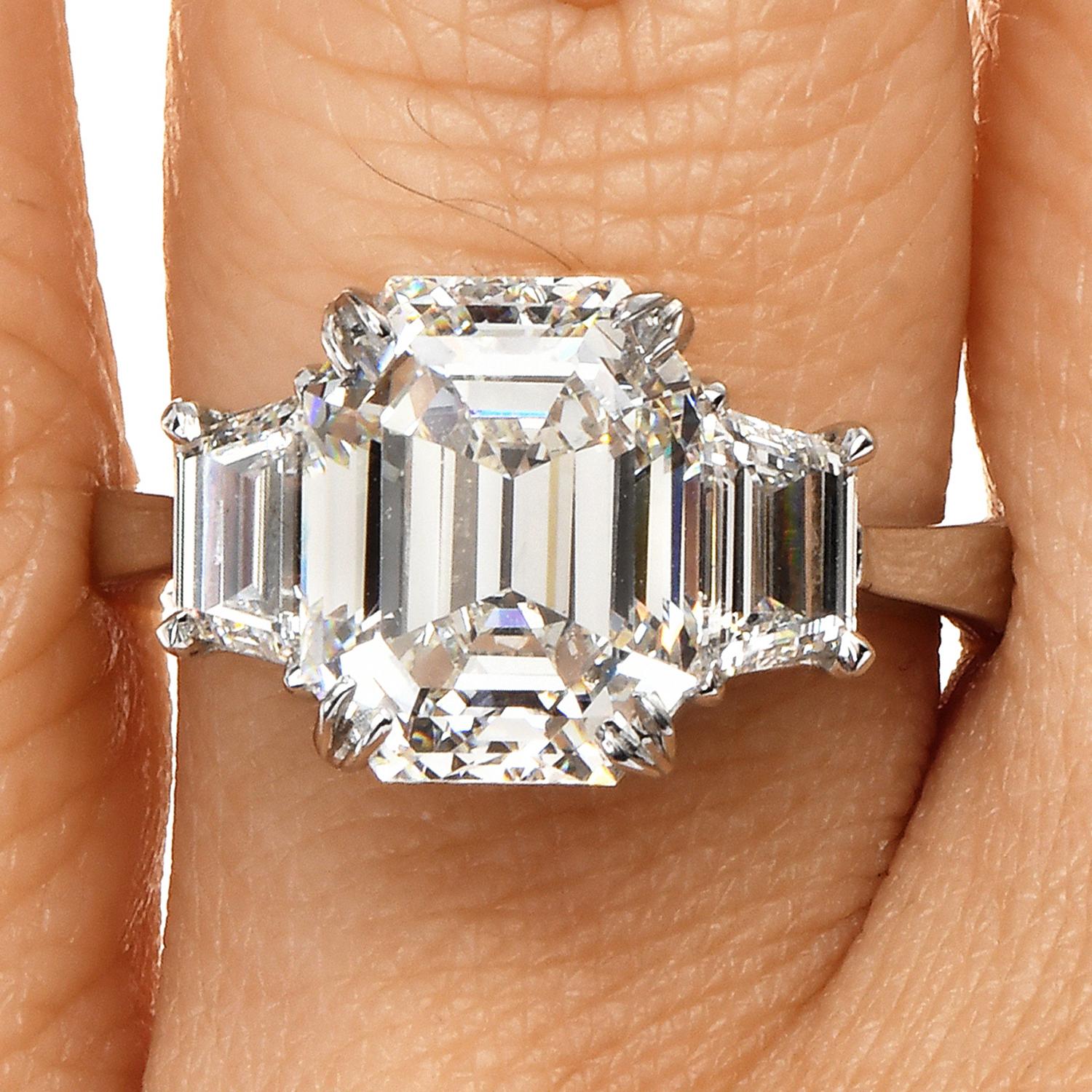 GIA 5.47cts Emerald-cut  Diamond I-VVS2 Engagement Three stone Ring In New Condition For Sale In Miami, FL