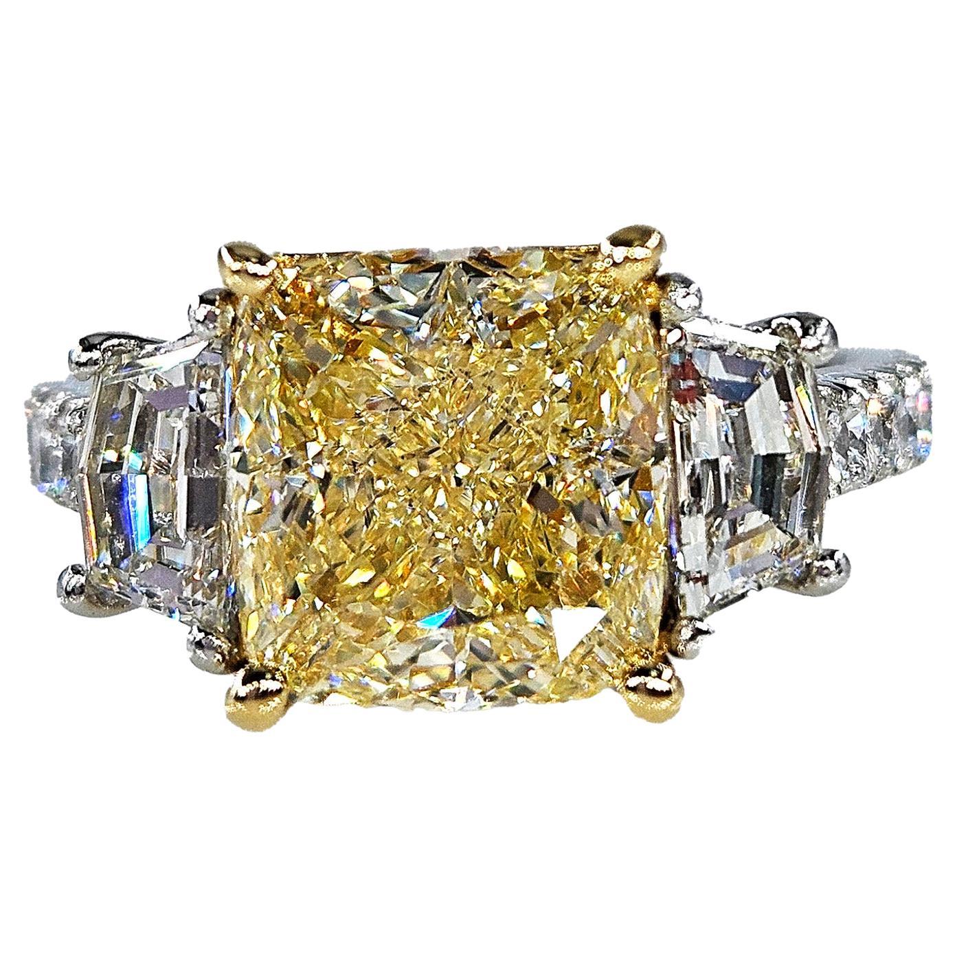 GIA 5,48ctw Naturale GIALLO Taglio a Cuscino Diamante Platino Oro 18K 3 Pietre Anello in vendita