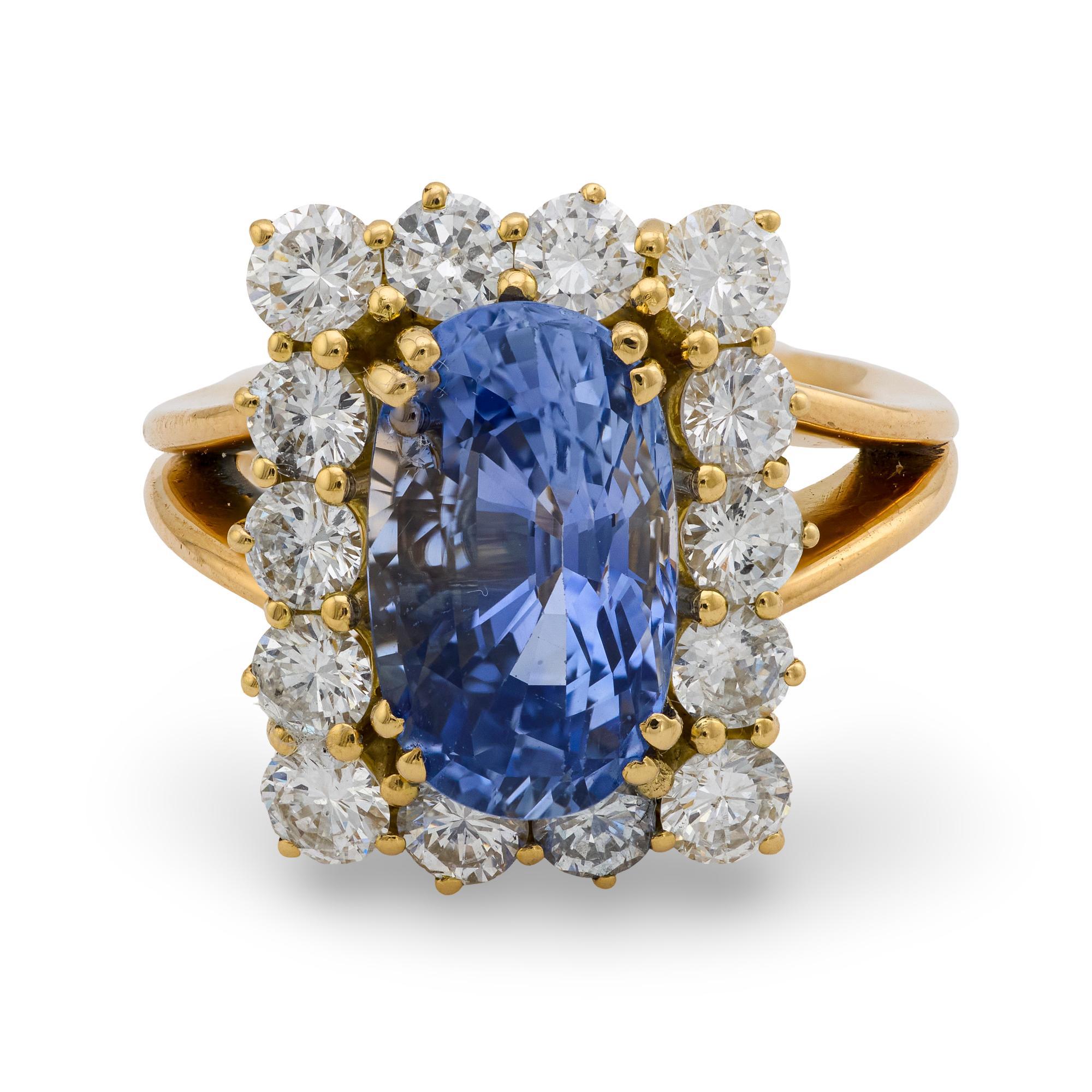 Contemporaneo GIA Anello cocktail con zaffiro di Ceylon e diamante in oro giallo 18 carati da 5,51 carati in vendita