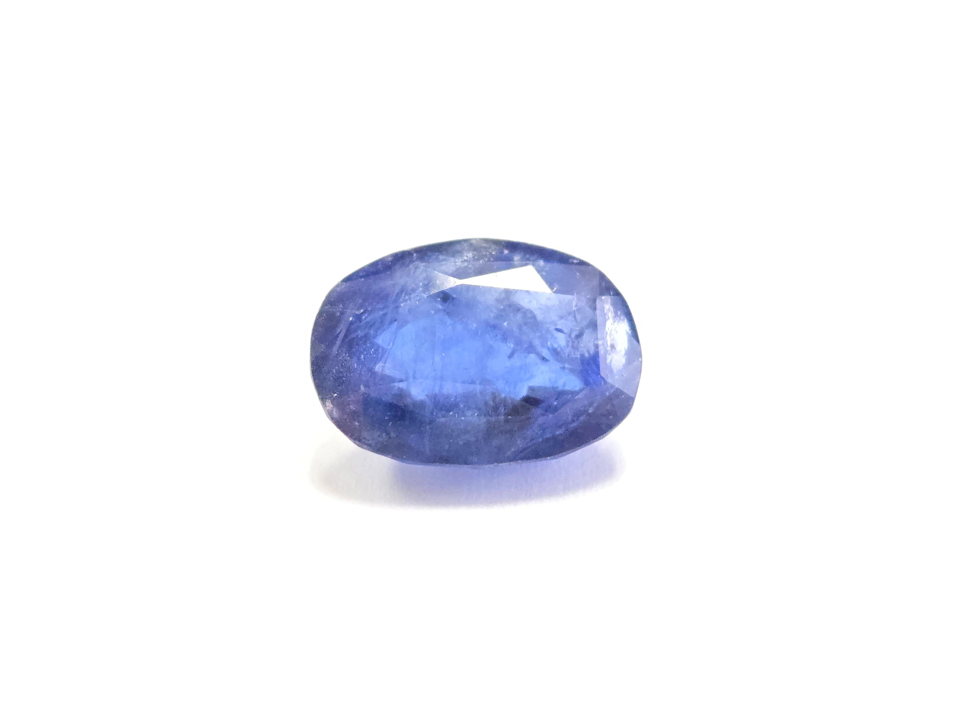 Zaffiro naturale certificato GIA da 5,60 carati - Forma ovale, blu

Questo squisito zaffiro naturale da 5,60 carati vanta un'ipnotica tonalità blu, che lo rende un pezzo forte per qualsiasi collezione di gioielli. La sua forma ovale e le dimensioni