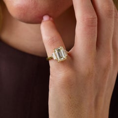 Bague de fiançailles en or jaune 18 carats sertie d'un diamant taille émeraude de 5,65 carats certifié GIA