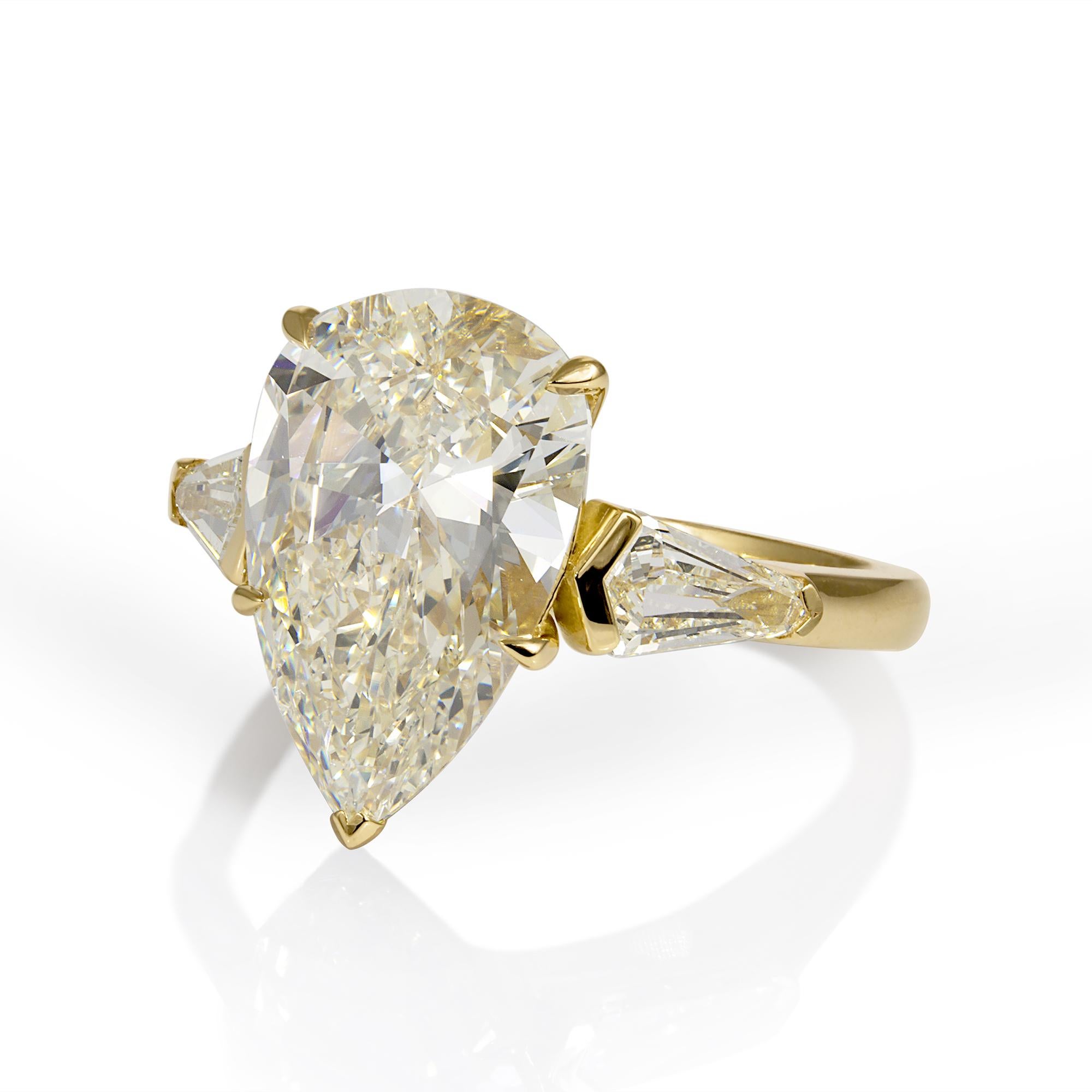 GIA 5.76ct Estate Vintage Pear Diamond 3 Stone Engagement Wedding Ring 18k YG In Good Condition In New York, NY