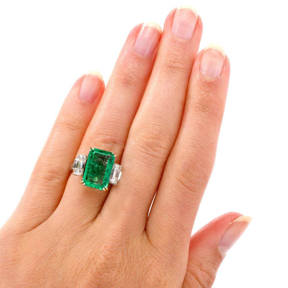 GIA 5.84 Carats Colombian Emerald & Diamond 3-Stone Platinum Ring (bague en platine à 3 pierres) en vente 4