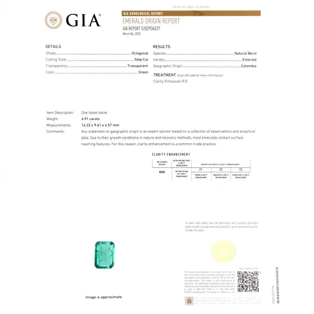 Taille émeraude GIA 5.84 Carats Colombian Emerald & Diamond 3-Stone Platinum Ring (bague en platine à 3 pierres) en vente