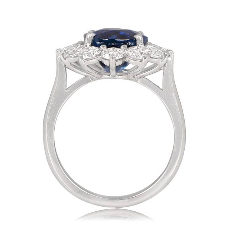 GIA 5.99ct Oval Cut Natural Sapphire Cluster Ring, Platinum, Heated, Low Profile In Excellent Condition For Sale In New York, NY