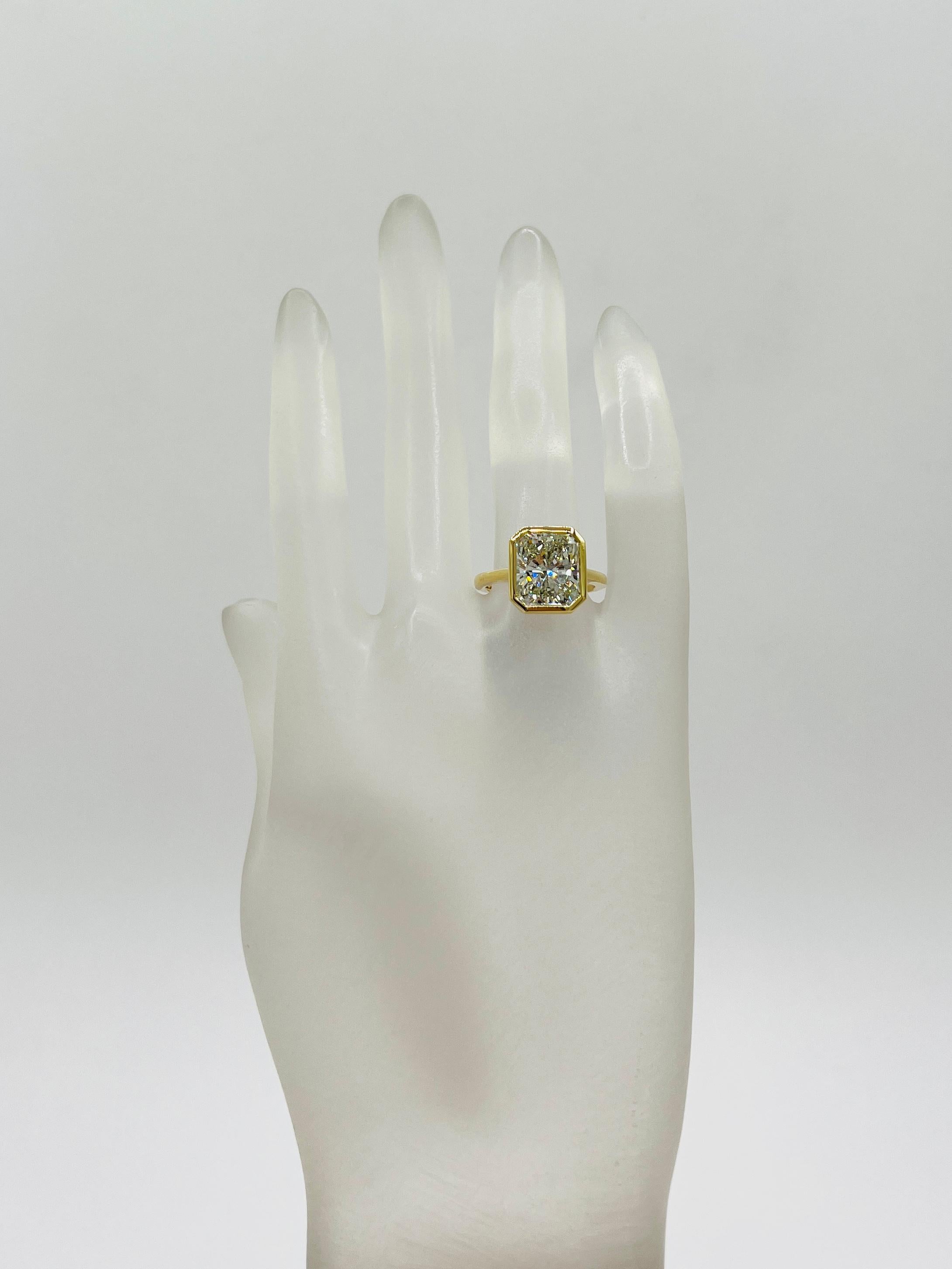 Taille radiant Bague radiant en or jaune 18 carats avec diamants blancs de 6 carats certifiés GIA en vente