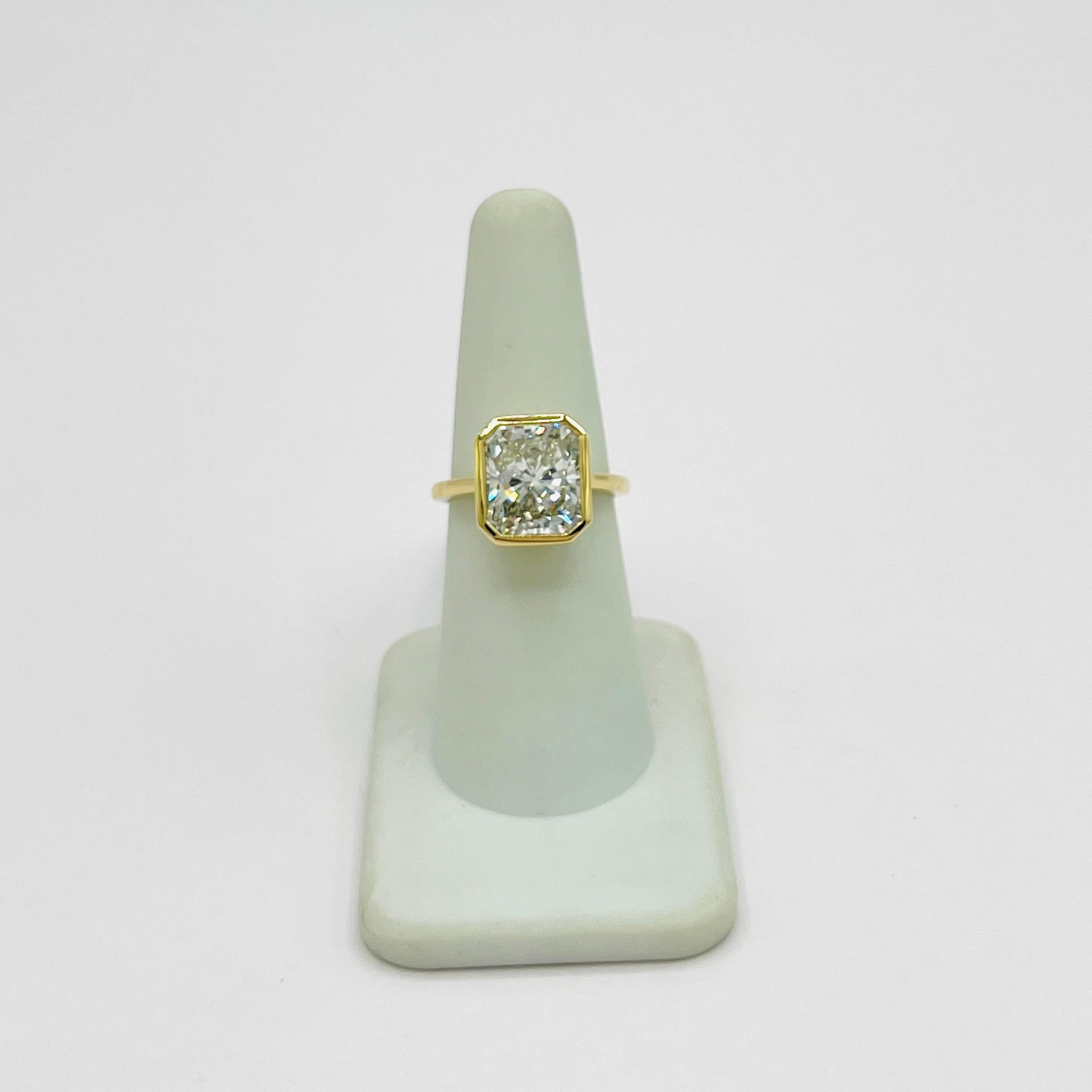 Bague radiant en or jaune 18 carats avec diamants blancs de 6 carats certifiés GIA en vente 1