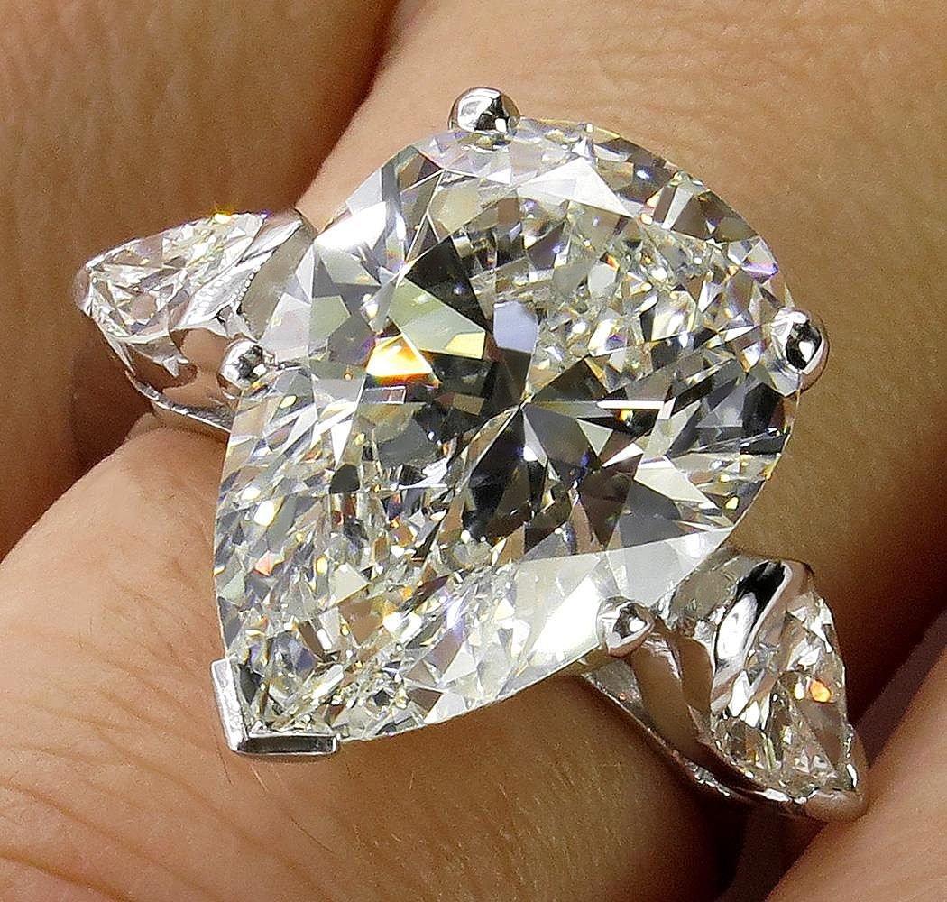 3 stone pear shaped diamond ring