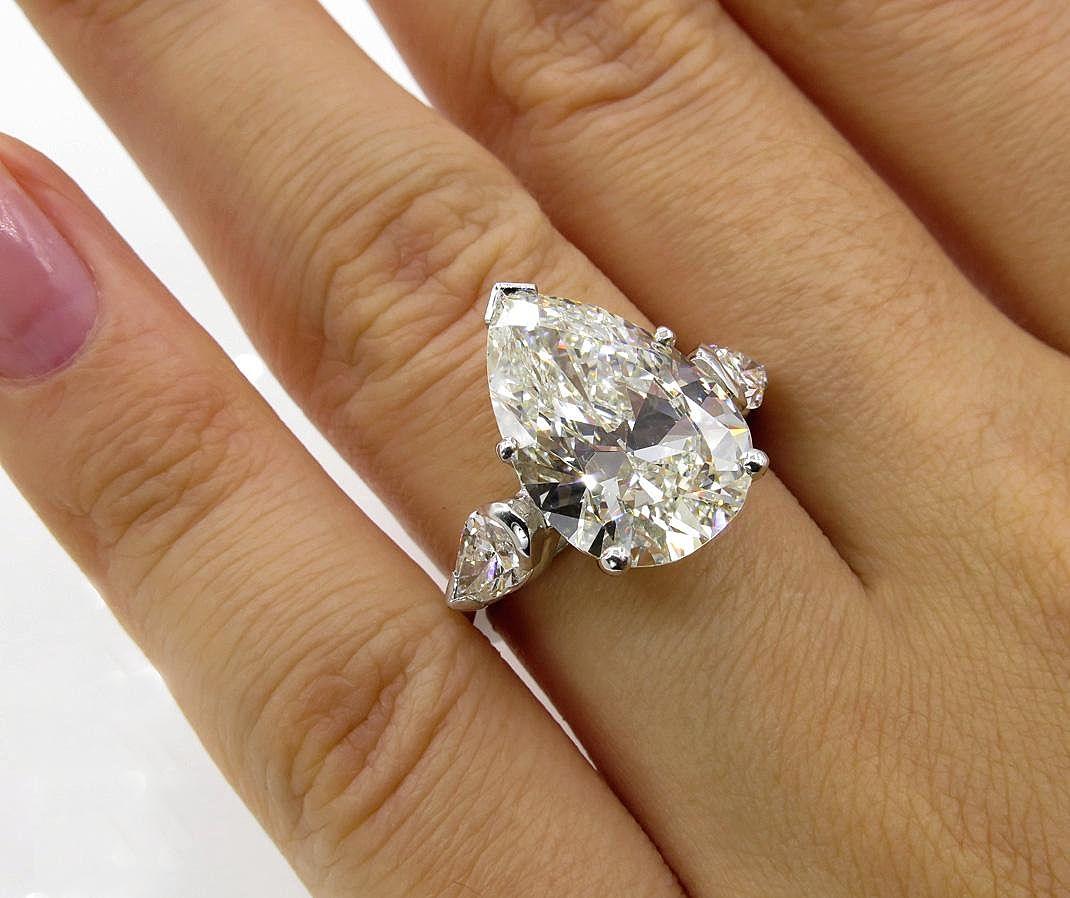 GIA 6.01 Carat Estate Vintage Pear Diamond 3-Stone Wedding Platinum Ring In Good Condition In New York, NY
