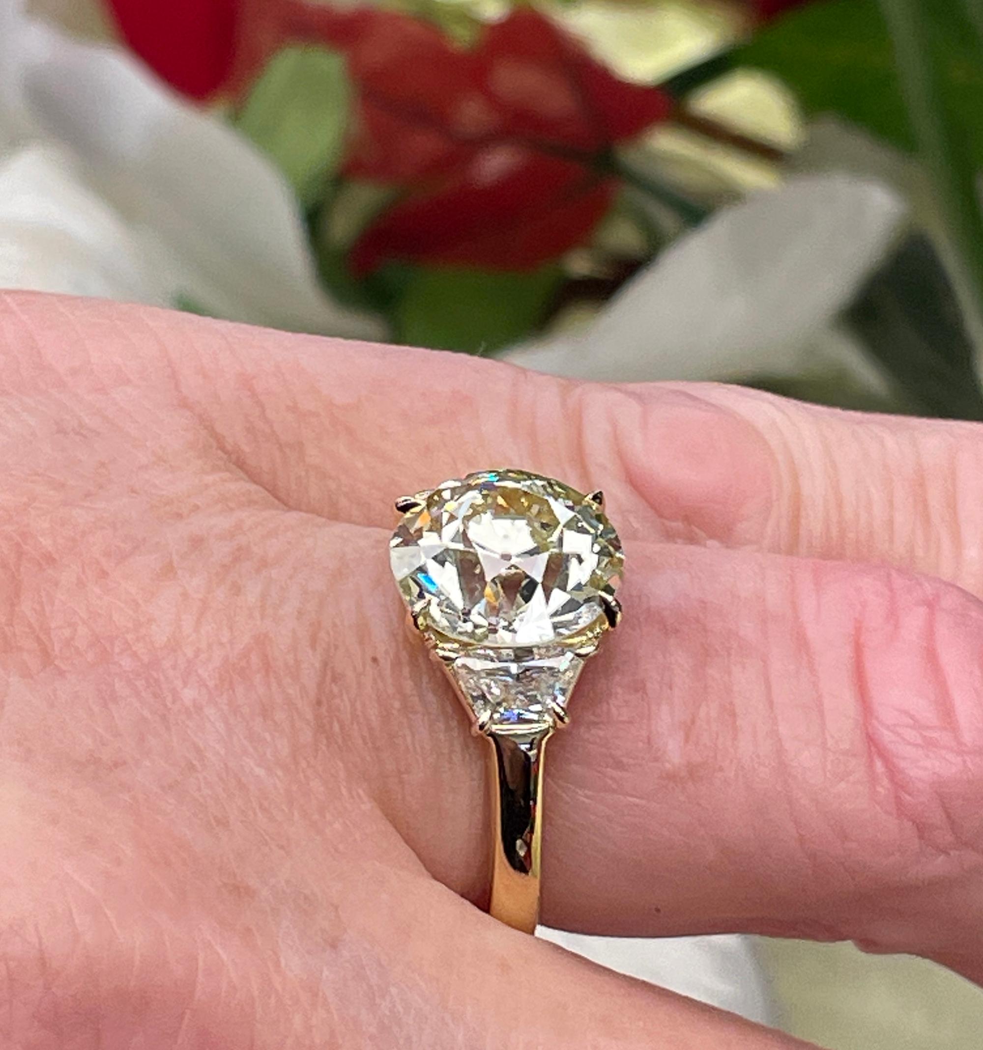 GIA 6.01ct Old Euro Diamond Three Stone Engagement Anniversary Vintage 18KY Ring en vente 9