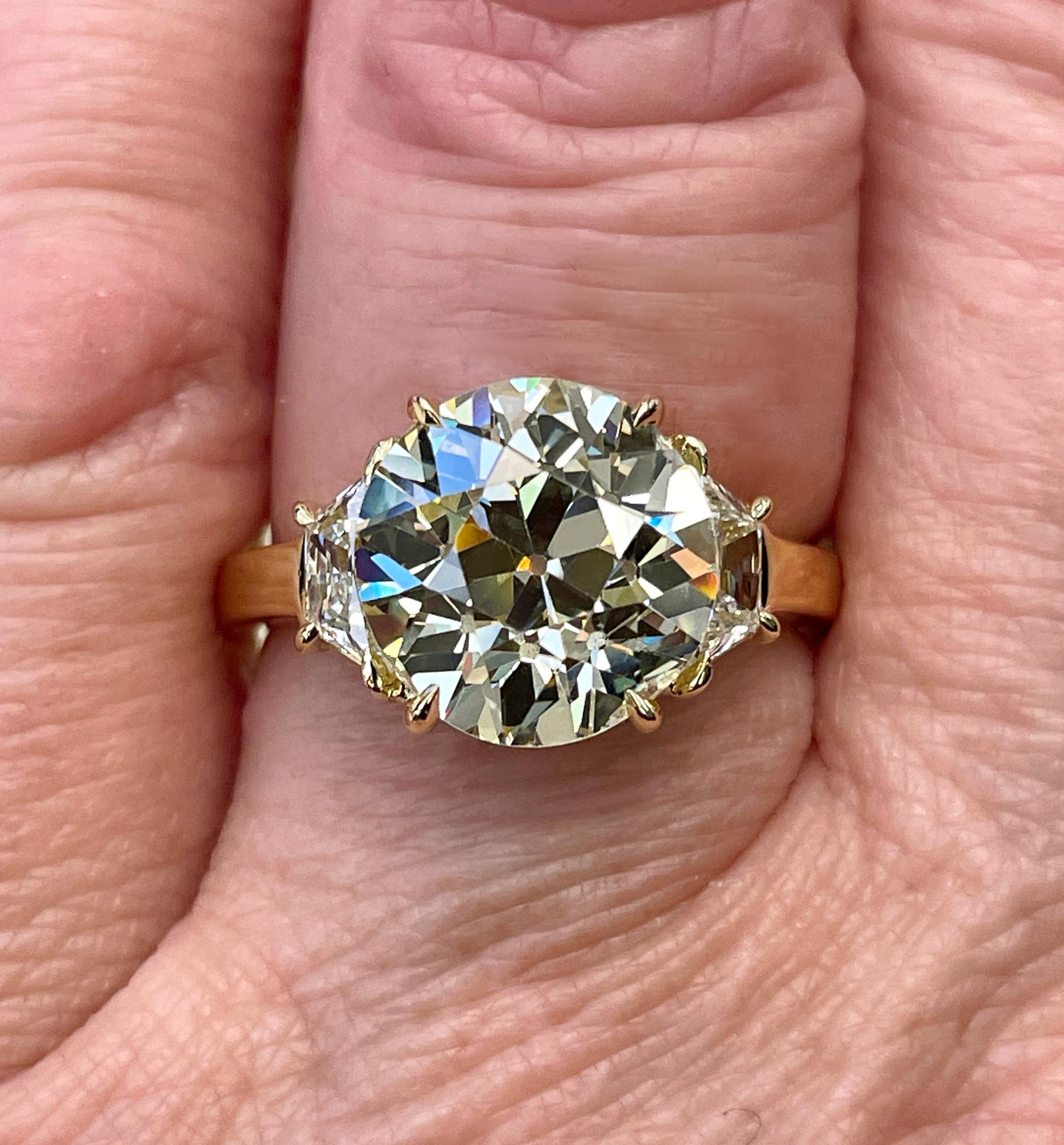 GIA 6.01ct Old Euro Diamond Three Stone Engagement Anniversary Vintage 18KY Ring en vente 12