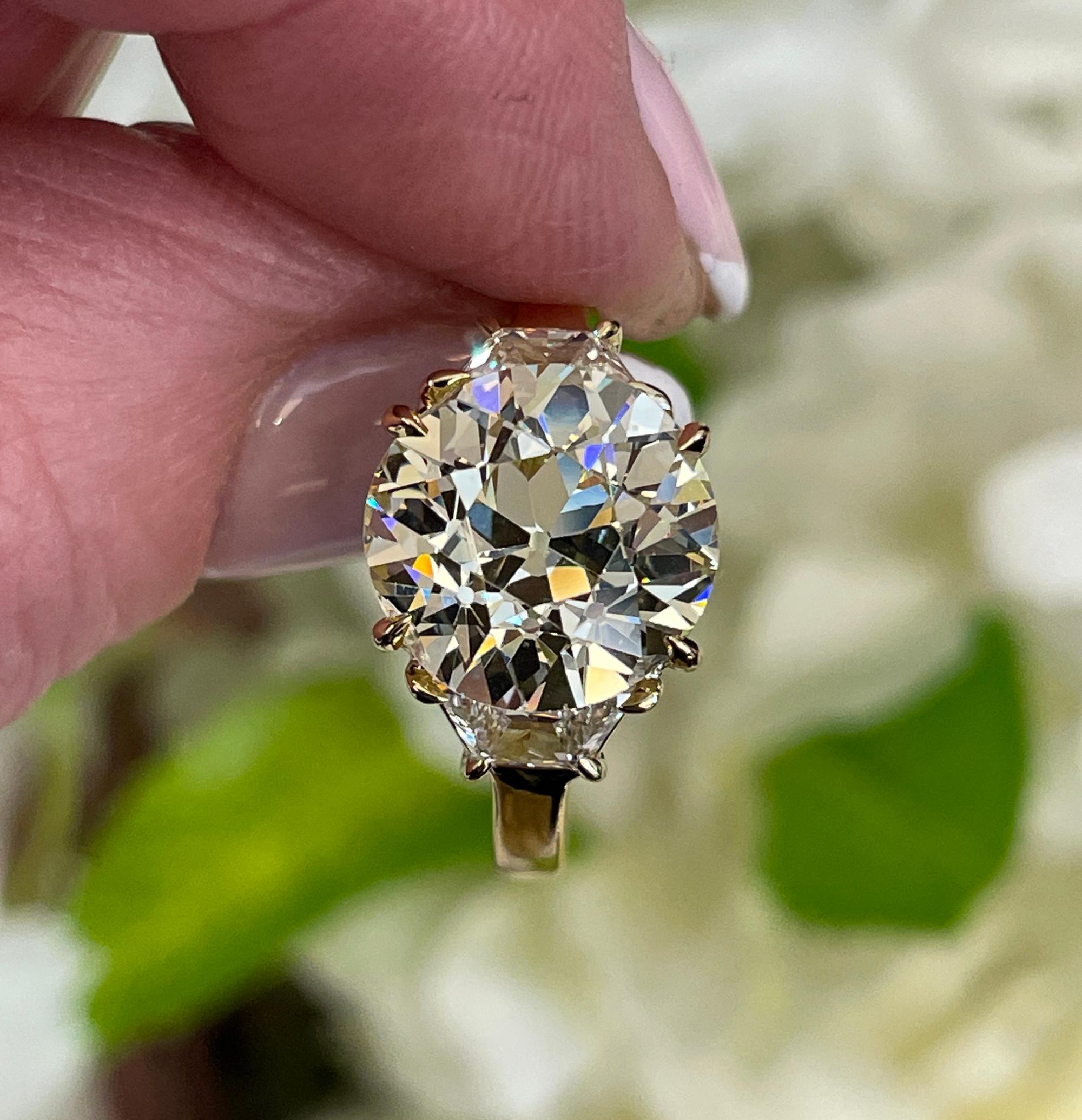 GIA 6.01ct Old Euro Diamond Three Stone Engagement Anniversary Vintage 18KY Ring en vente 4
