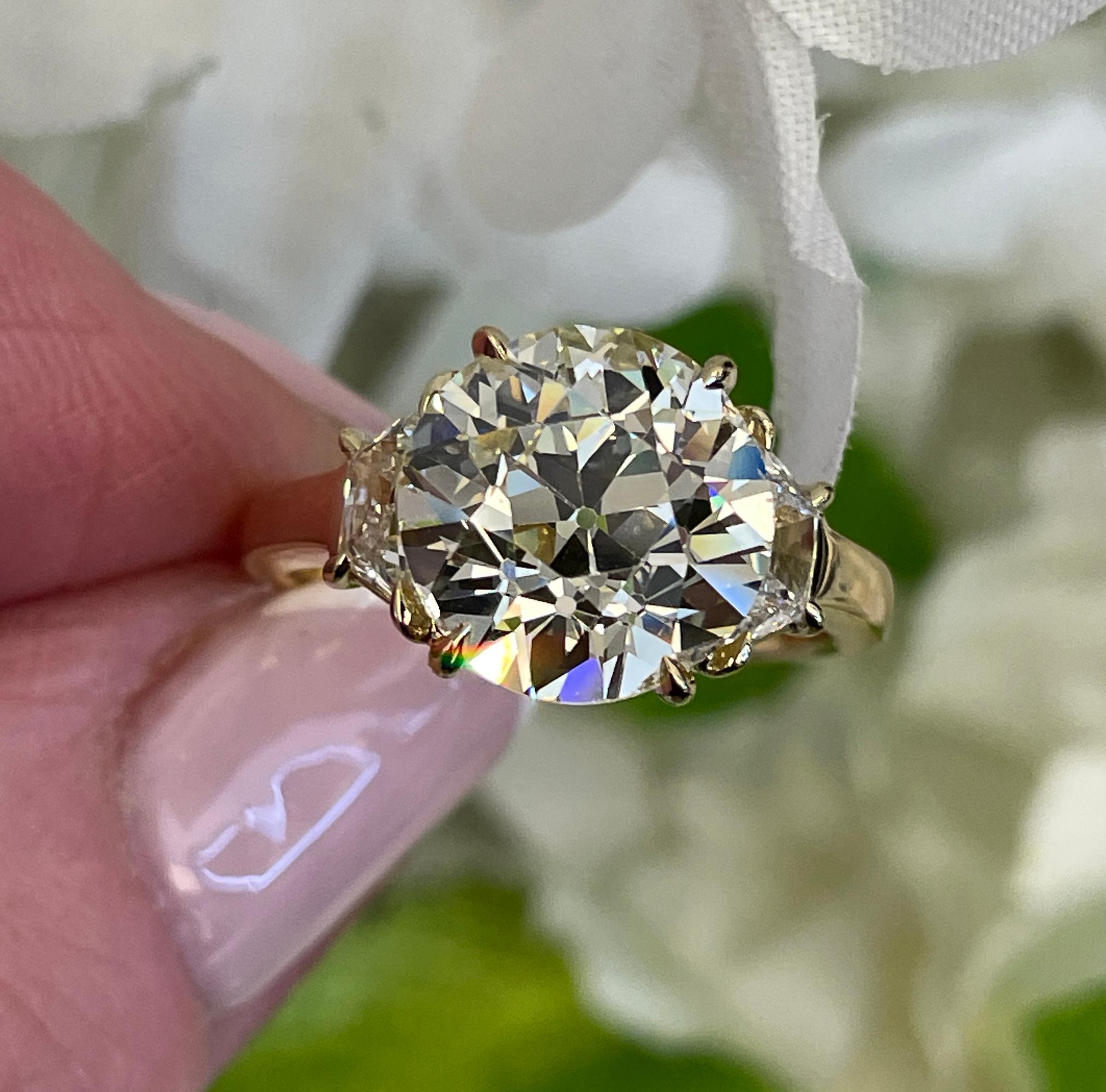 GIA 6.01ct Old Euro Diamond Three Stone Engagement Anniversary Vintage 18KY Ring en vente 5