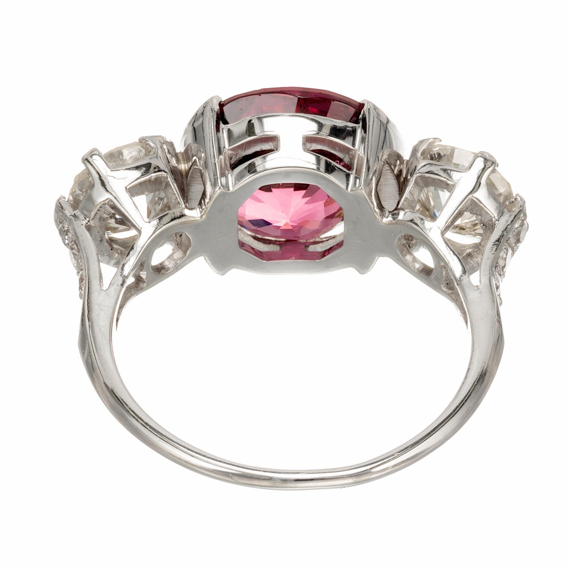 Bague de fiançailles à trois pierres en platine avec diamants et spinelle naturelle de 6,02 carats certifiée GIA en vente 1