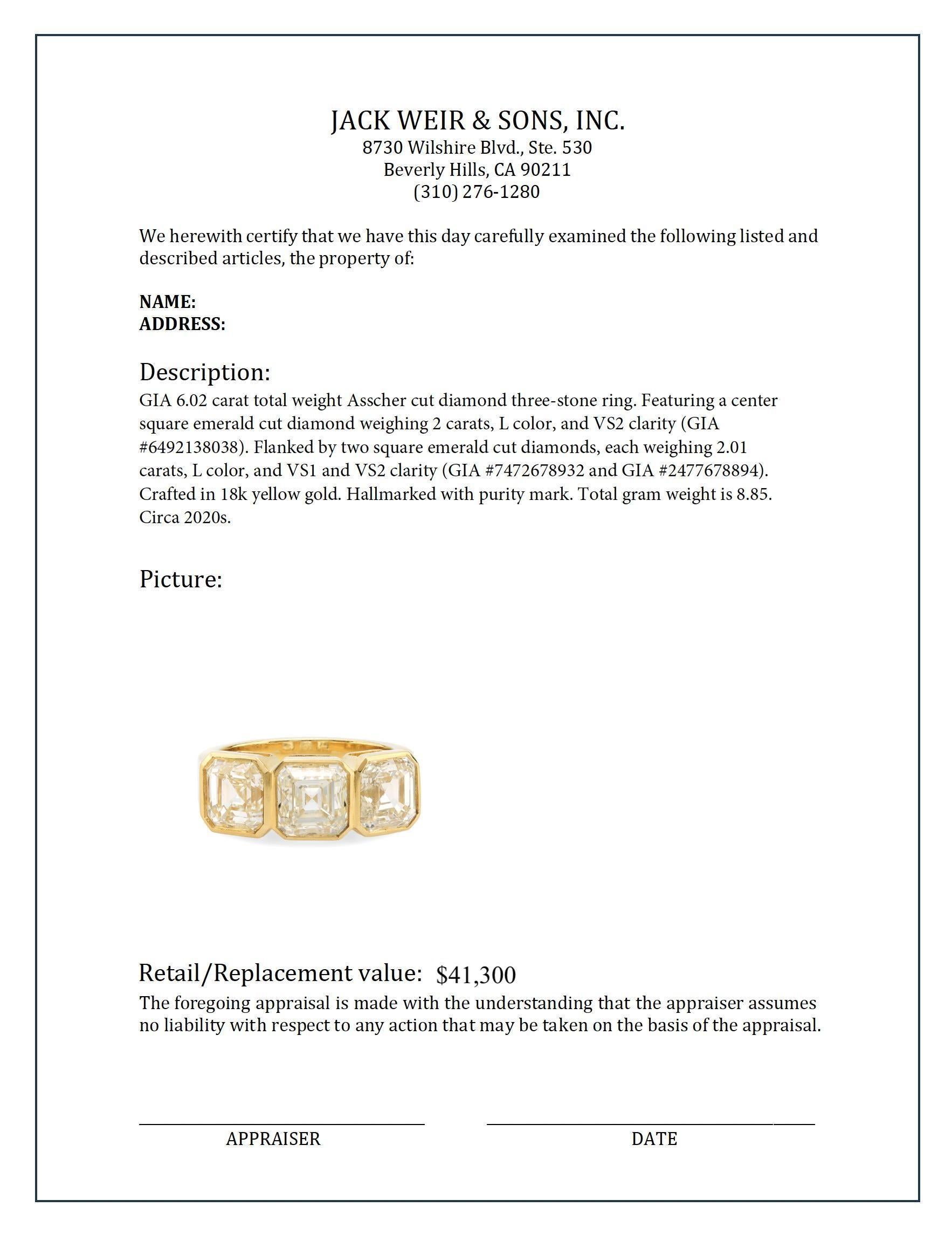 Bague à trois pierres en or jaune 18 carats avec diamant taille Asscher d'un poids total de 6,02 carats, certifié GIA 2