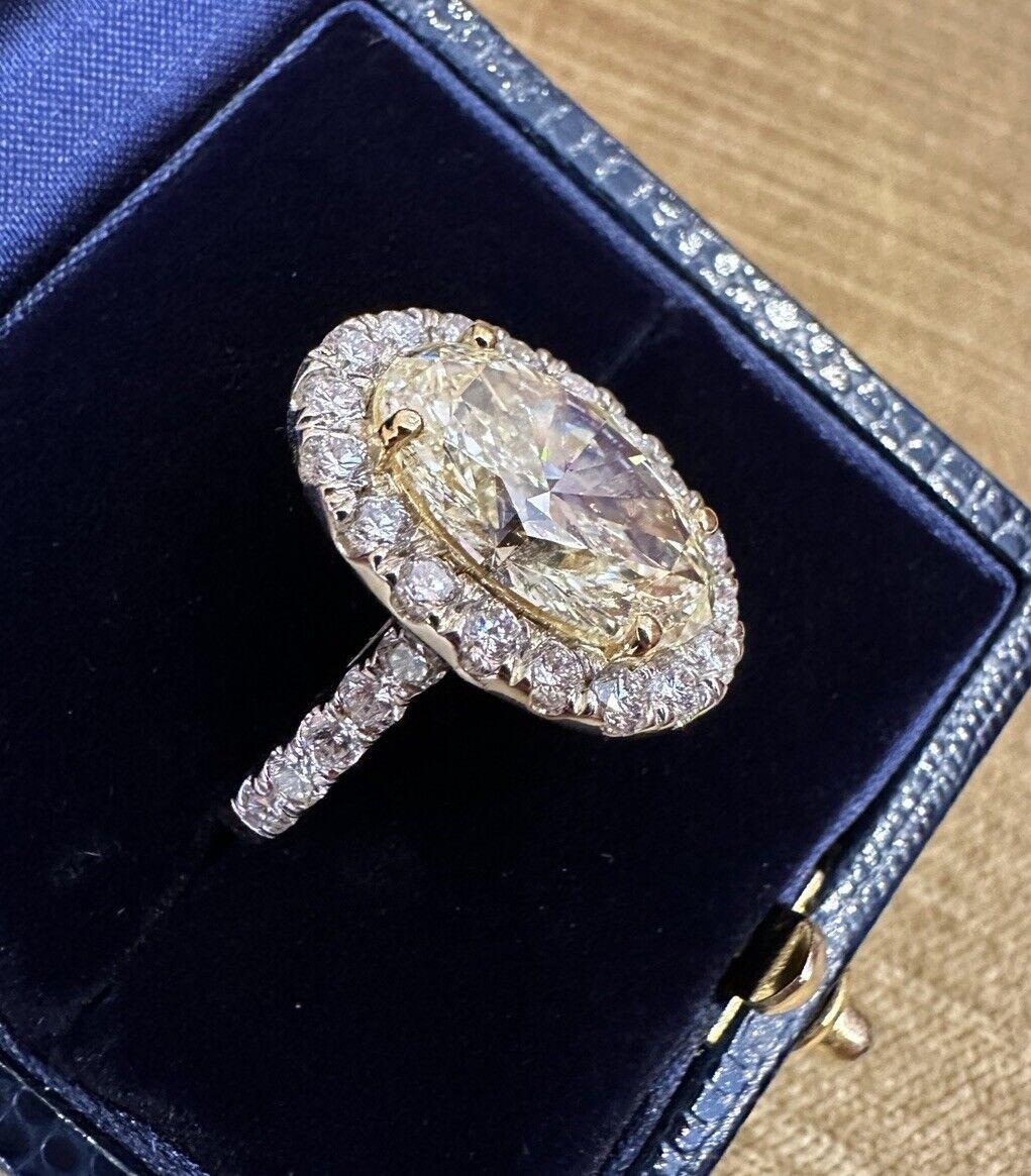 GIA Anillo Halo de Diamantes Amarillos Brillantes Ovalados de 6,05 quilates en Oro de 18k en Excelente estado para la venta en La Jolla, CA