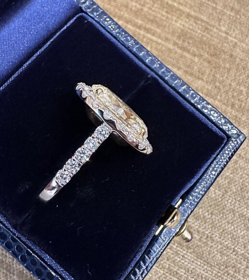 GIA Anillo Halo de Diamantes Amarillos Brillantes Ovalados de 6,05 quilates en Oro de 18k en venta 2