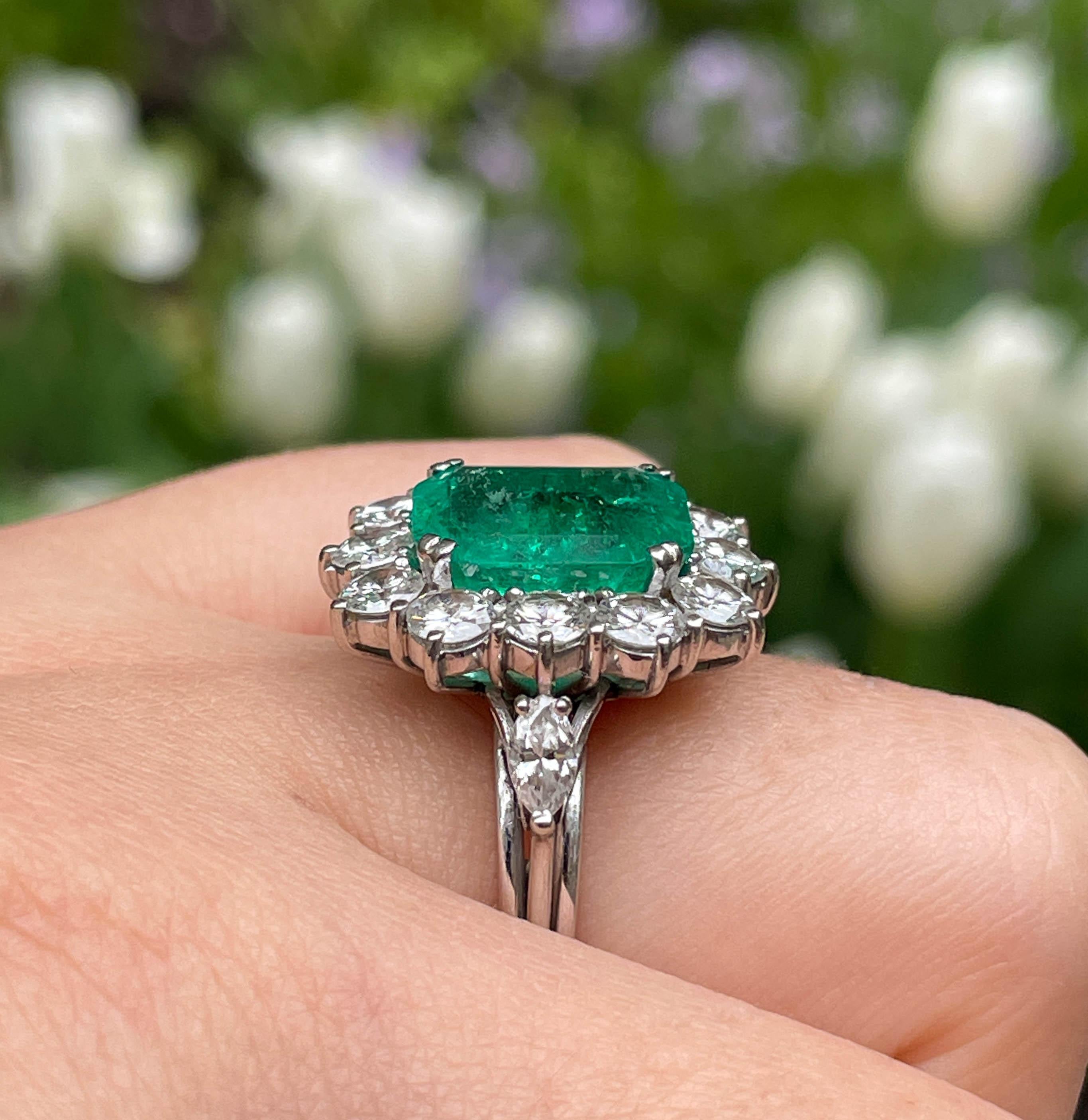 GIA 6.0ct Vintage Colombian Green Emerald Diamond Engagement Wedding 18k White  For Sale 7