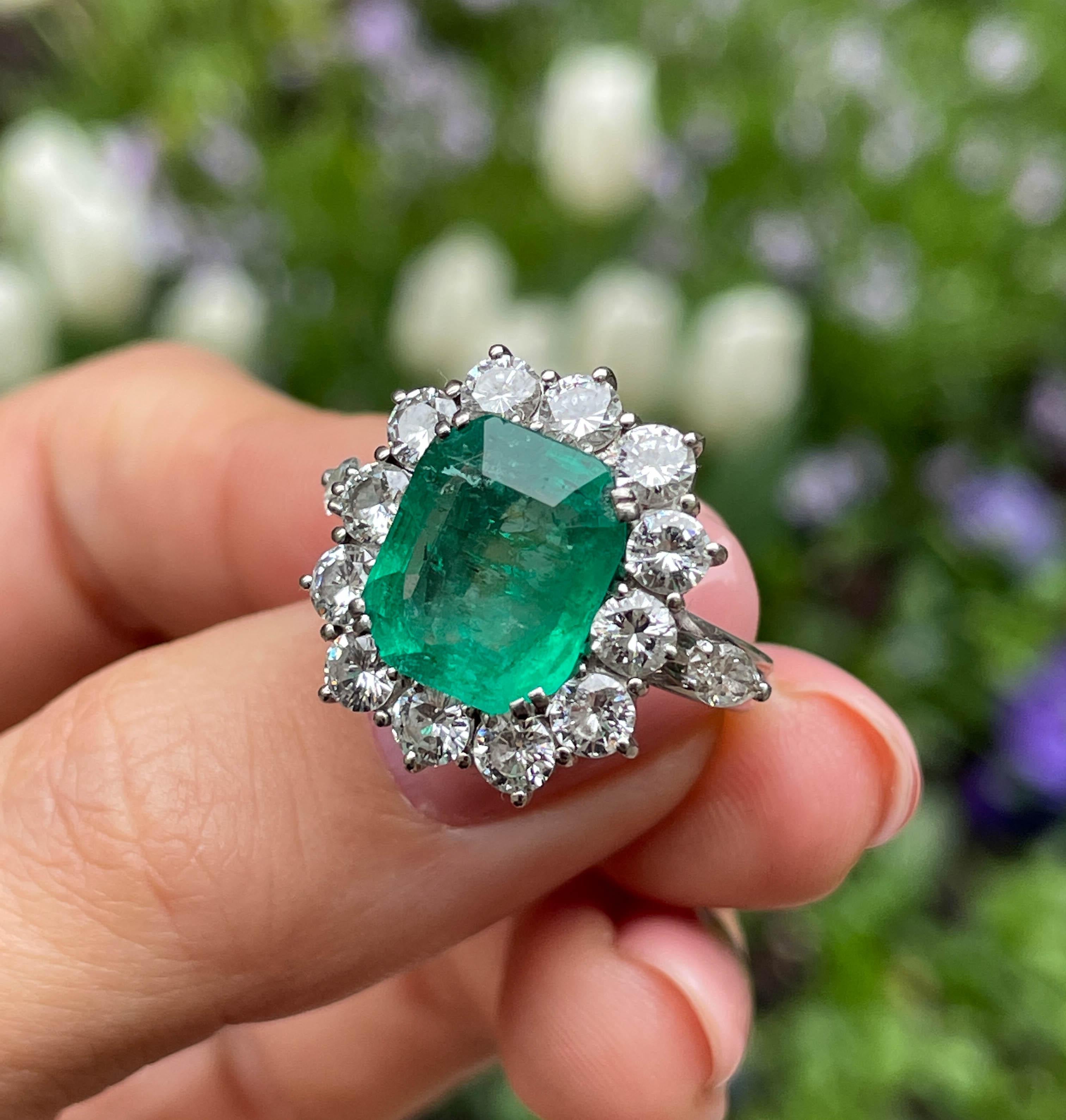 GIA 6.0ct Vintage Colombian Green Emerald Diamond Engagement Wedding 18k White  For Sale 11