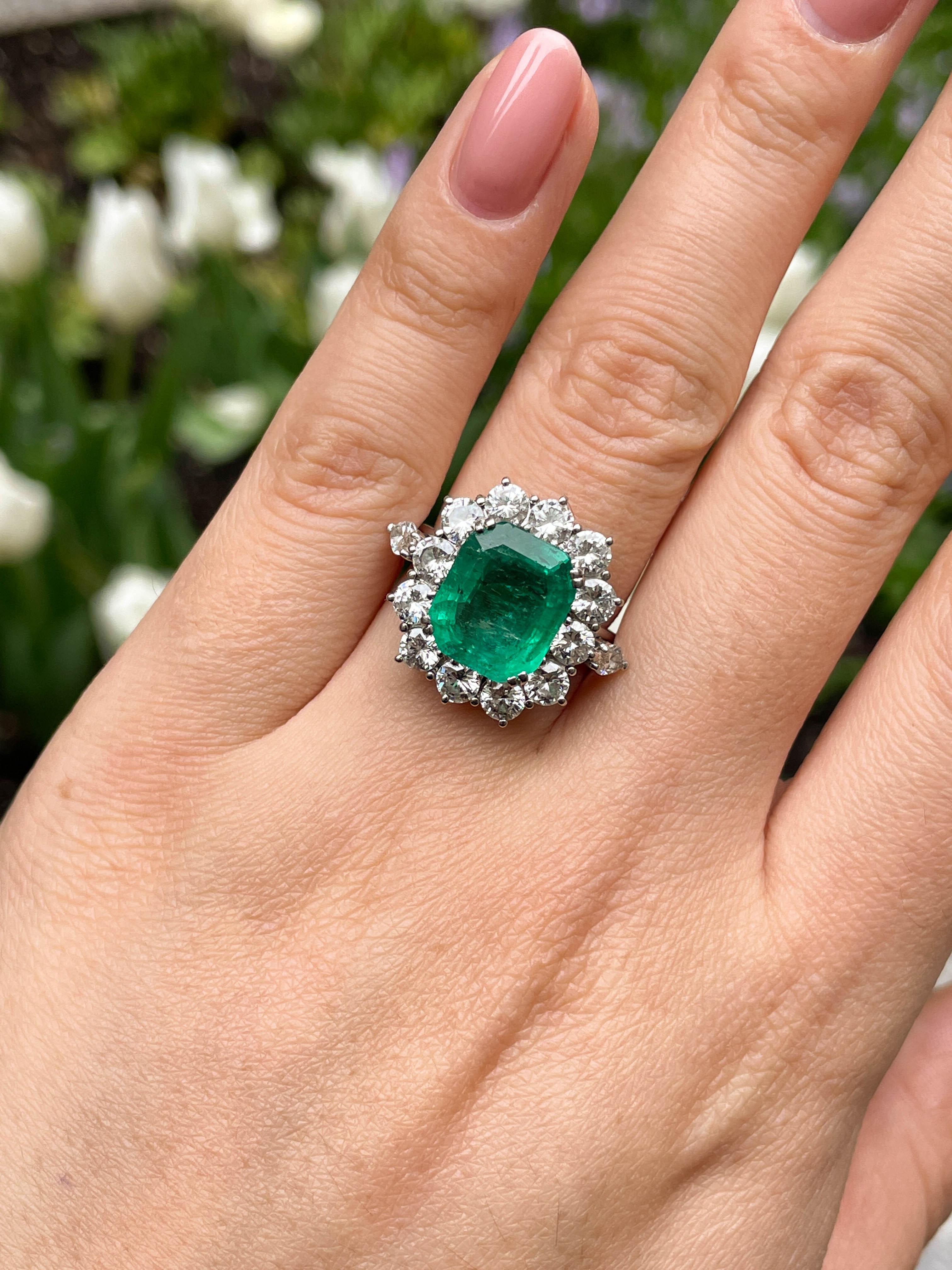 GIA 6.0ct Vintage Colombian Green Emerald Diamond Engagement Wedding 18k White  For Sale 4