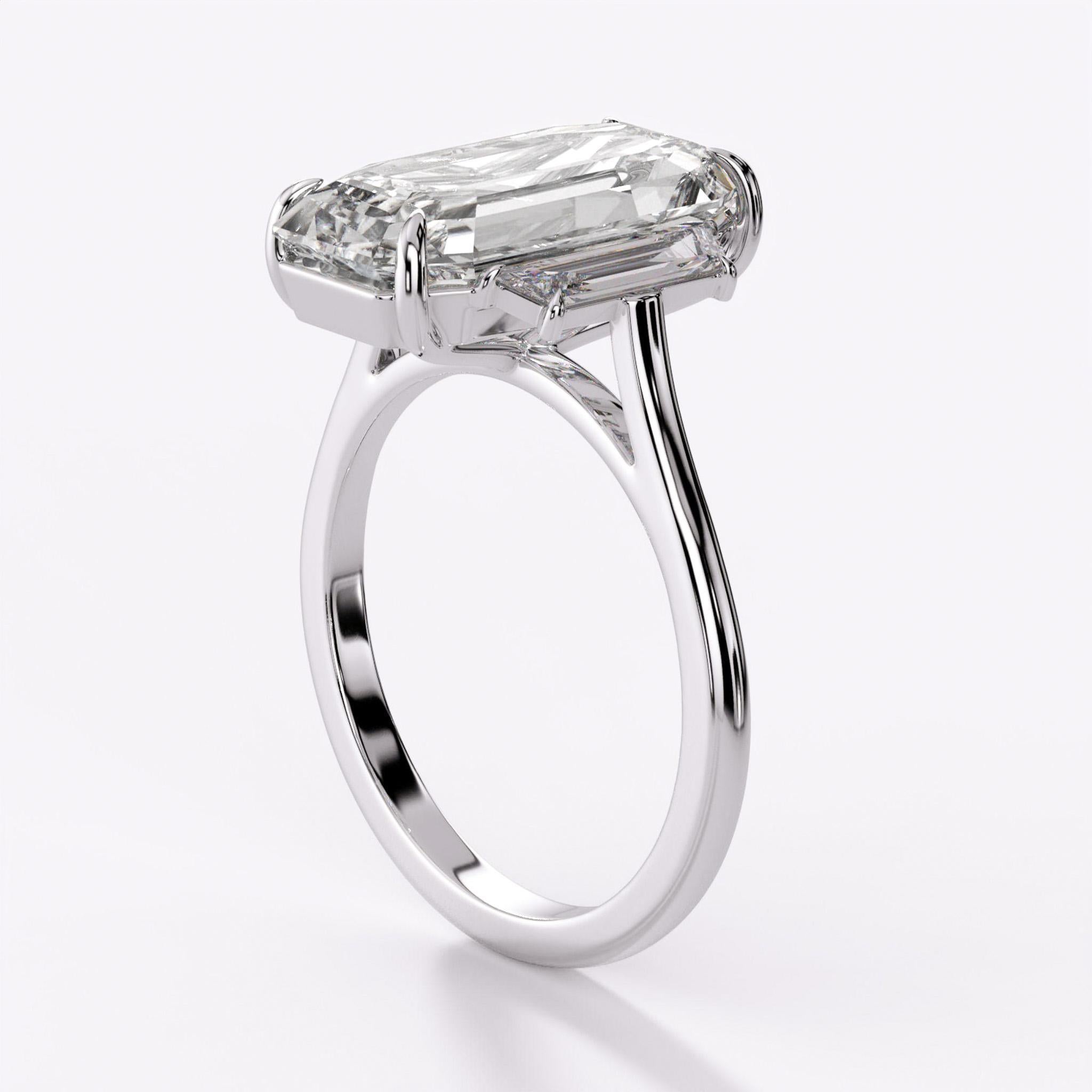 Taille émeraude GIA Bague de fiançailles à 3 pierres, 6,16 carats, diamant taille émeraude et trapèze en vente