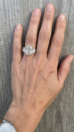 GIA-zertifizierter Diamantring mit drei Steinen (6,18 Karat, Old-Mine-Brillantschliff)