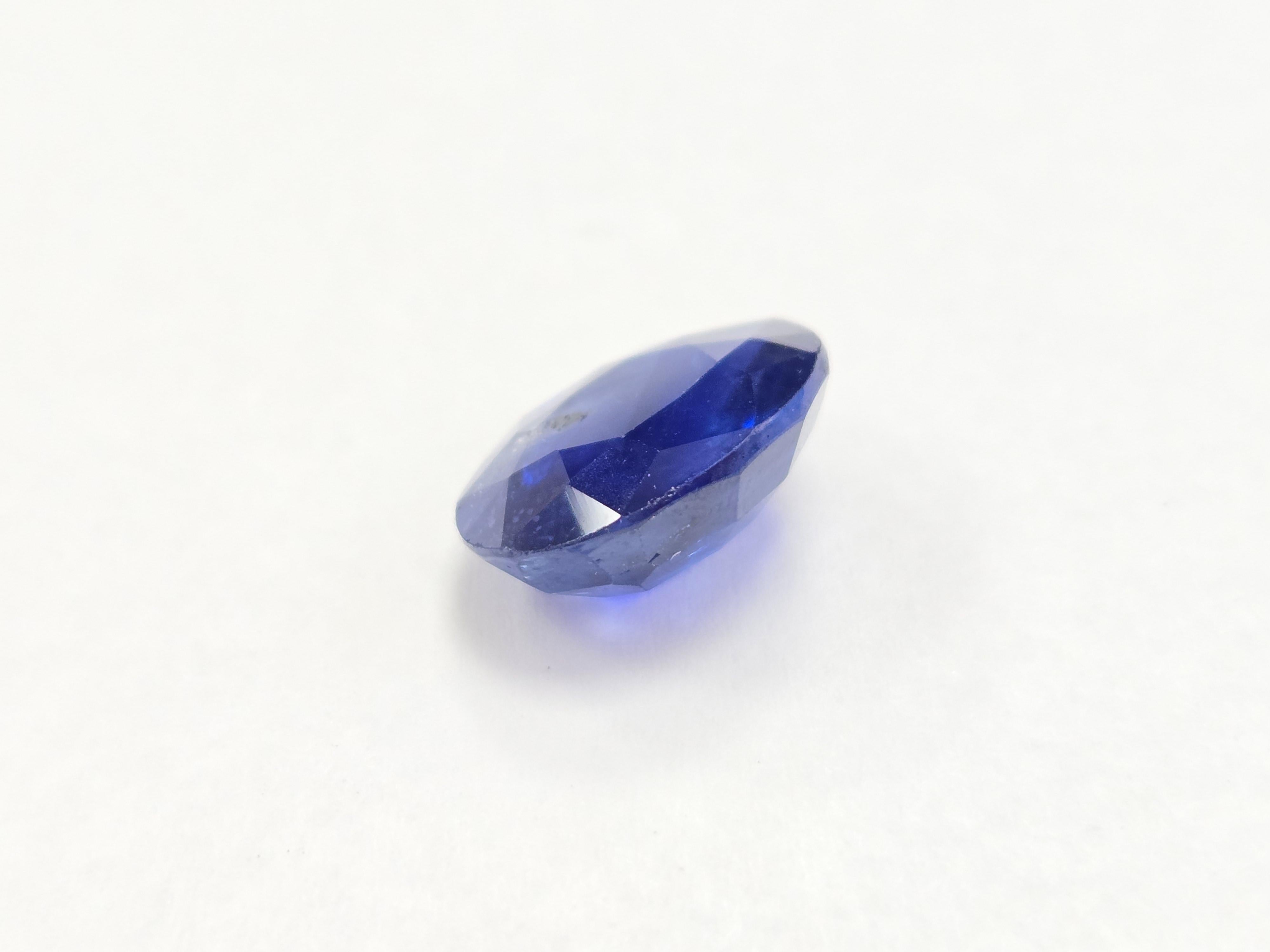 GIA Certified 6.44 Carat Natural Blue Sapphire Oval Shape In New Condition For Sale In Great Neck Plaza, NY