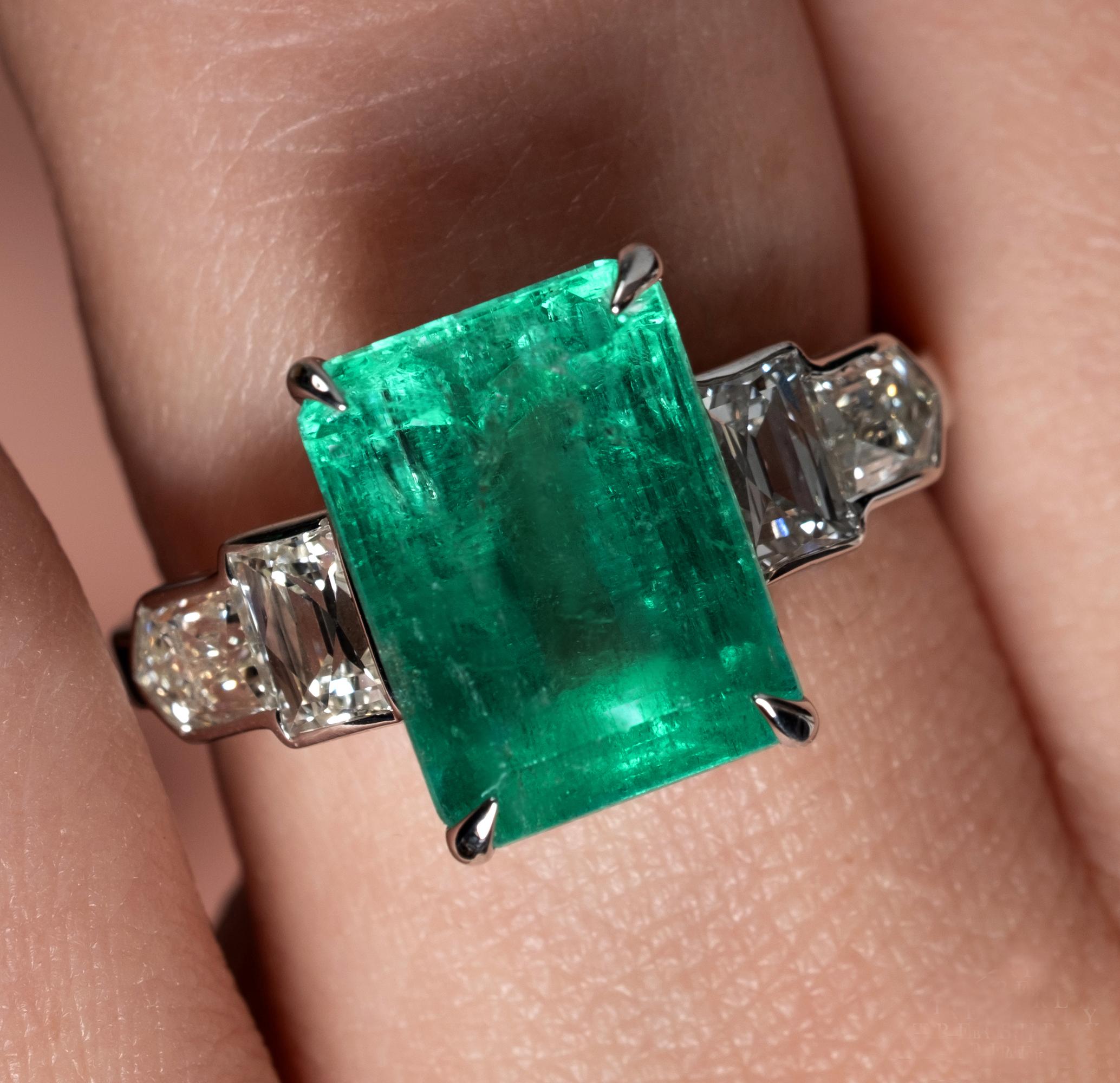 GIA 6.54ct Colombian Green Emerald Diamond Anniversary Engagement Platinum Ring In Good Condition In New York, NY