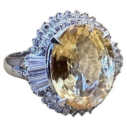 Bague en platine avec saphir jaune de Ceylan non chauffé de 6,56 carats et diamant GIA en vente