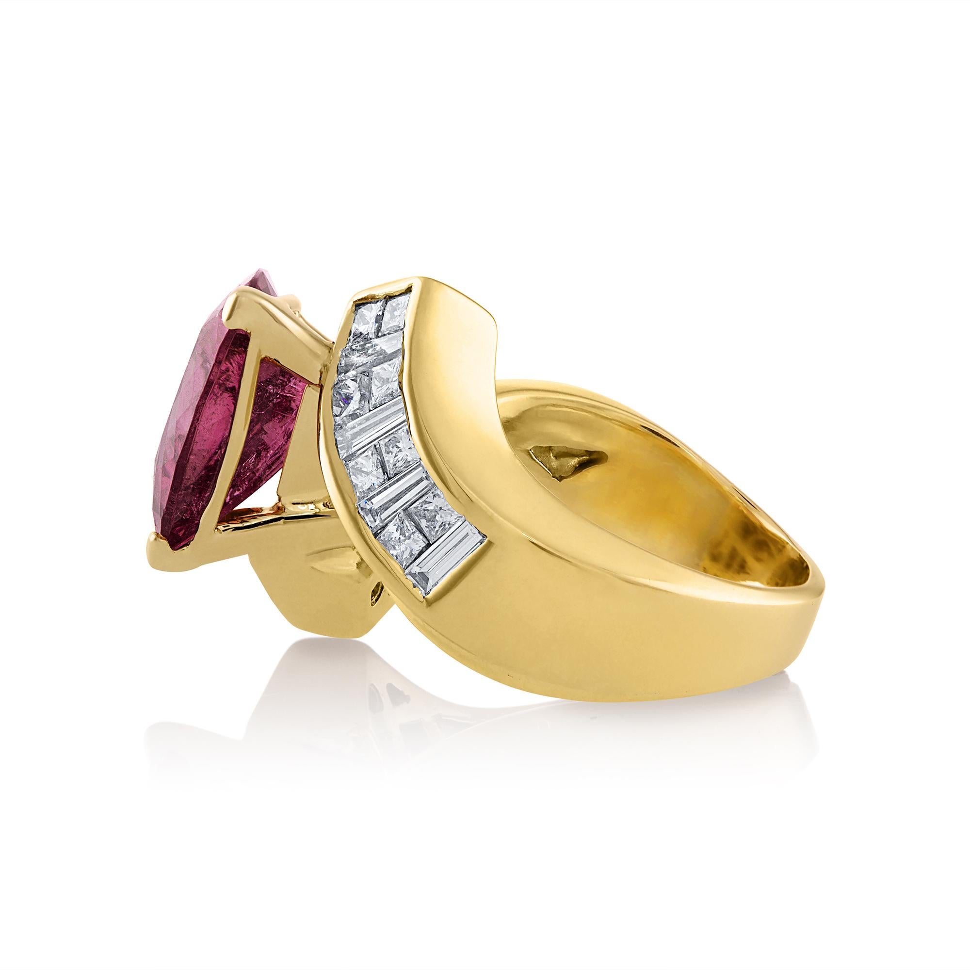 Moderne Gia Bague vintage en or jaune 18 carats avec tourmaline rubellite naturelle de 6,59 carats et diamants en vente