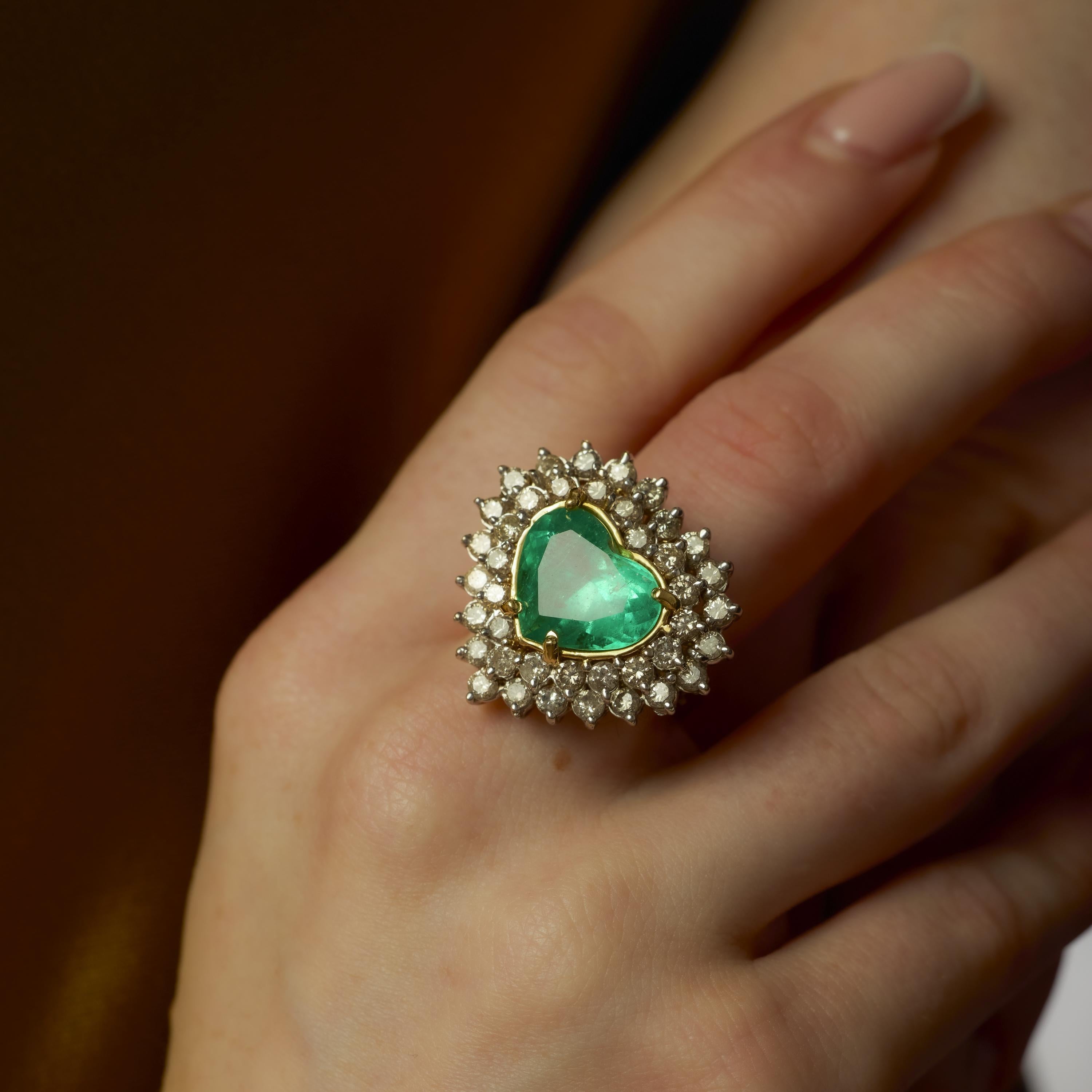 Taille cœur GIA Bague en or jaune 14k avec émeraude colombienne en forme de cœur de 6,80 carats en vente