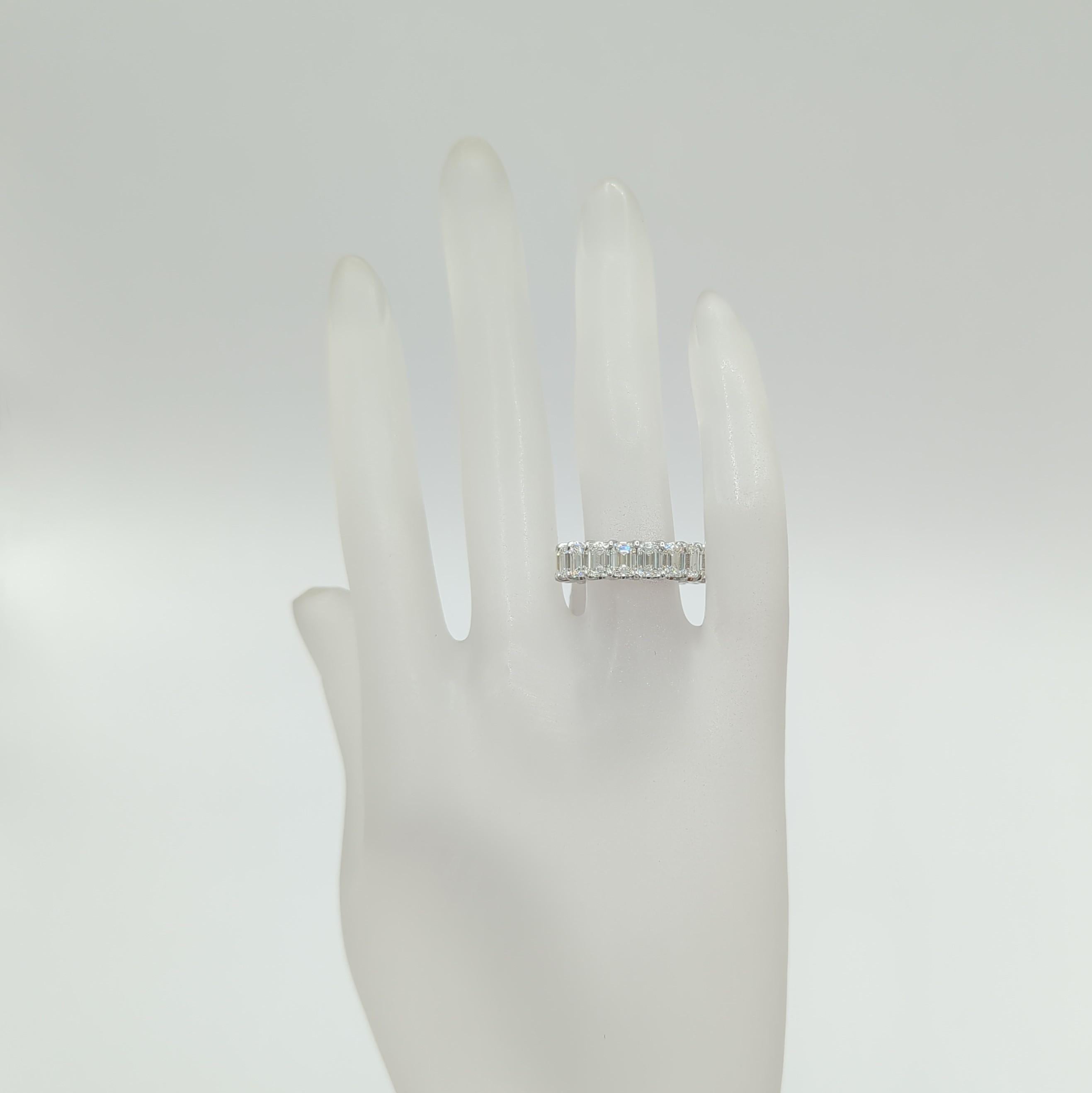 Taille émeraude GIA Bague d'éternité en or blanc 18 carats avec diamant taille émeraude de 7 carats en vente