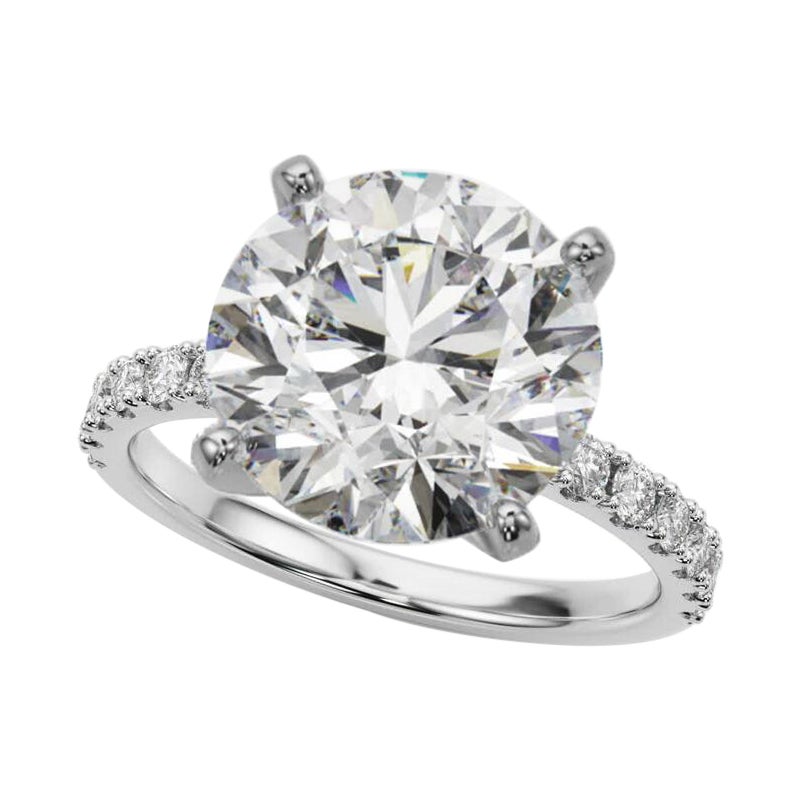 GIA 7,02ct Solitario rotondo con mezza eternità Anello con diamanti in oro bianco 18 carati in vendita