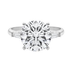 GIA 7,07ct Anello con diamante rotondo a tre pietre e baguette affusolata in oro bianco 18 carati