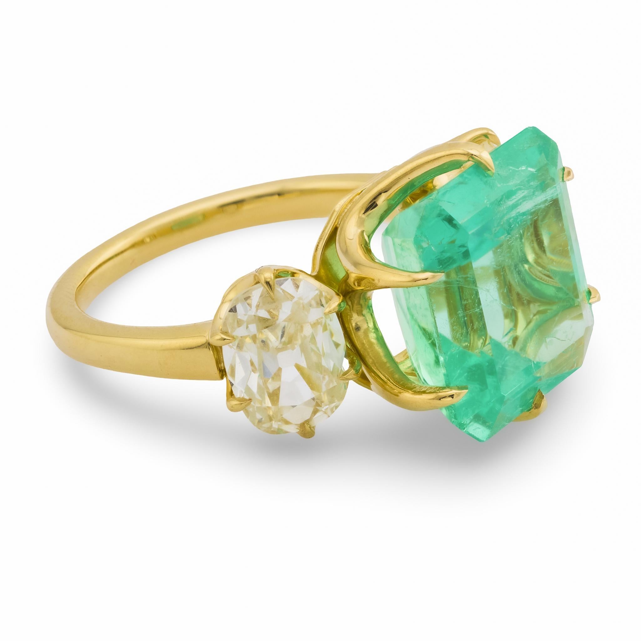 GIA Bague de cocktail en or jaune 18k avec émeraude colombienne de 7,14 carats et diamant Bon état - En vente à Beverly Hills, CA