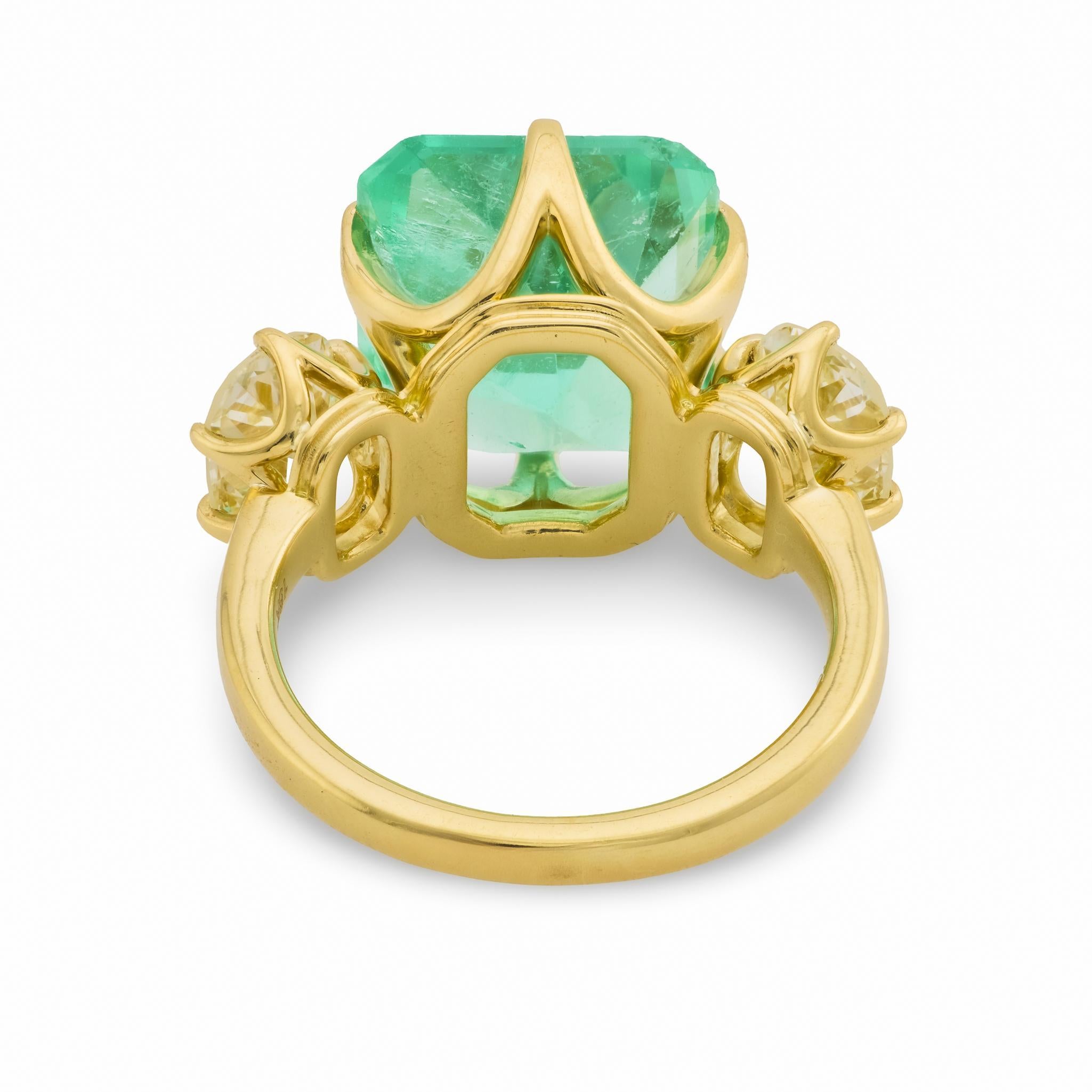 GIA Bague de cocktail en or jaune 18k avec émeraude colombienne de 7,14 carats et diamant en vente 1