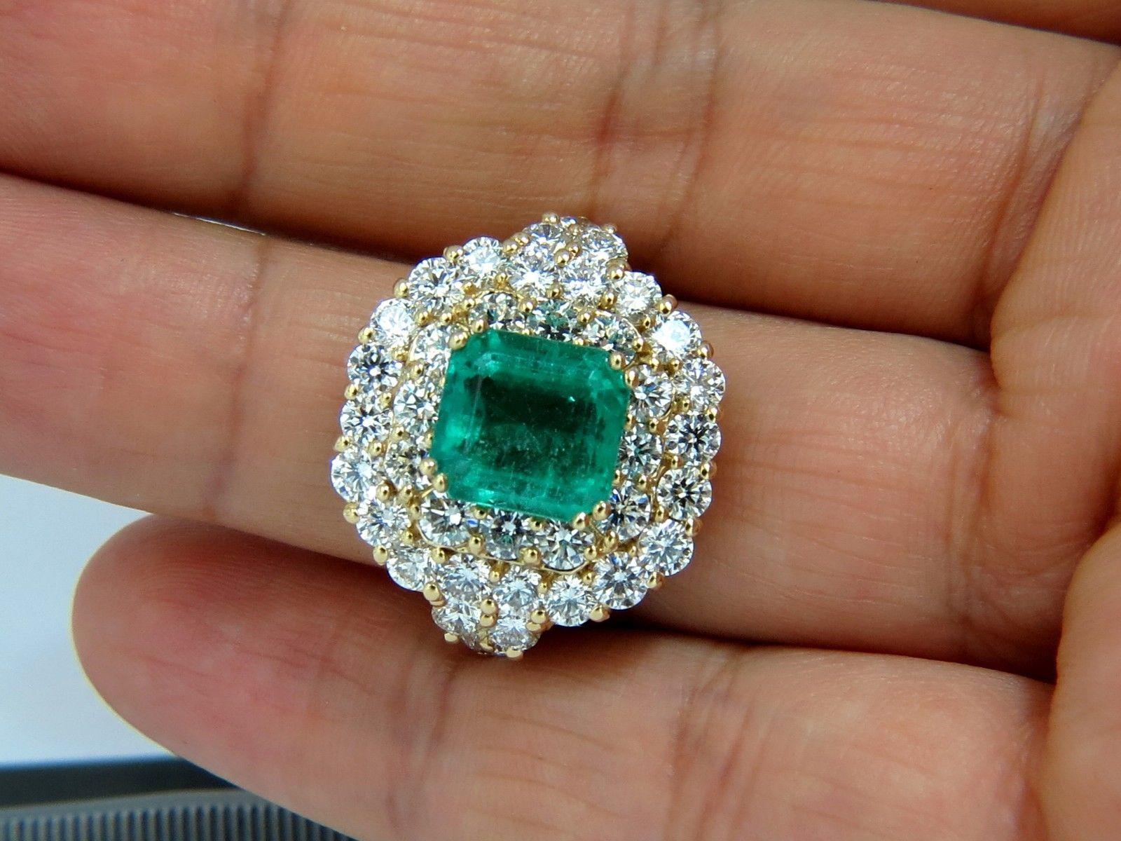 Bague 18 carats, diamants et émeraude de Colombie verte brillante certifiée GIA 7,51 en vente 1